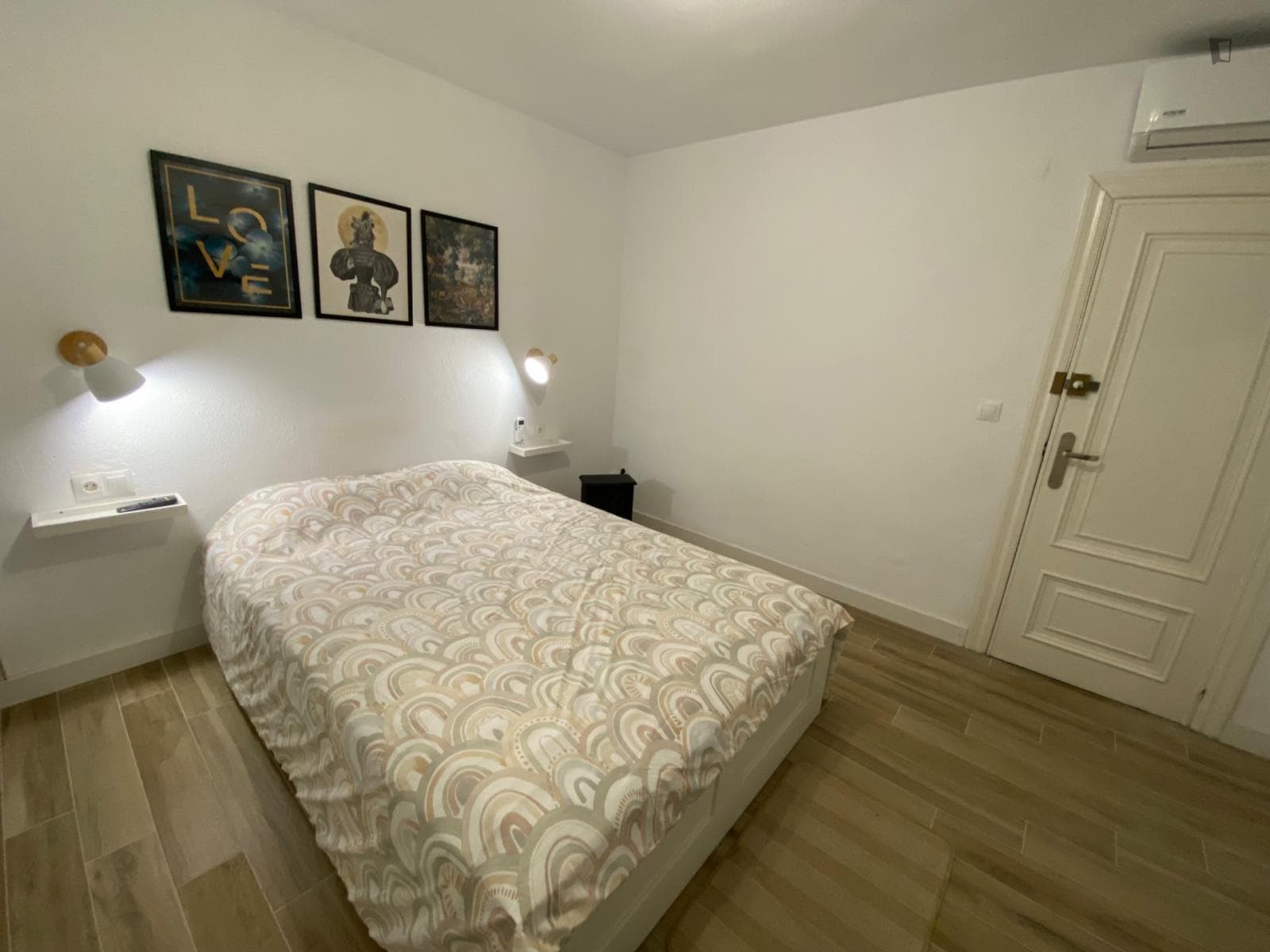 Spacious 16m2 double bedroom in Alicante city center photo 1