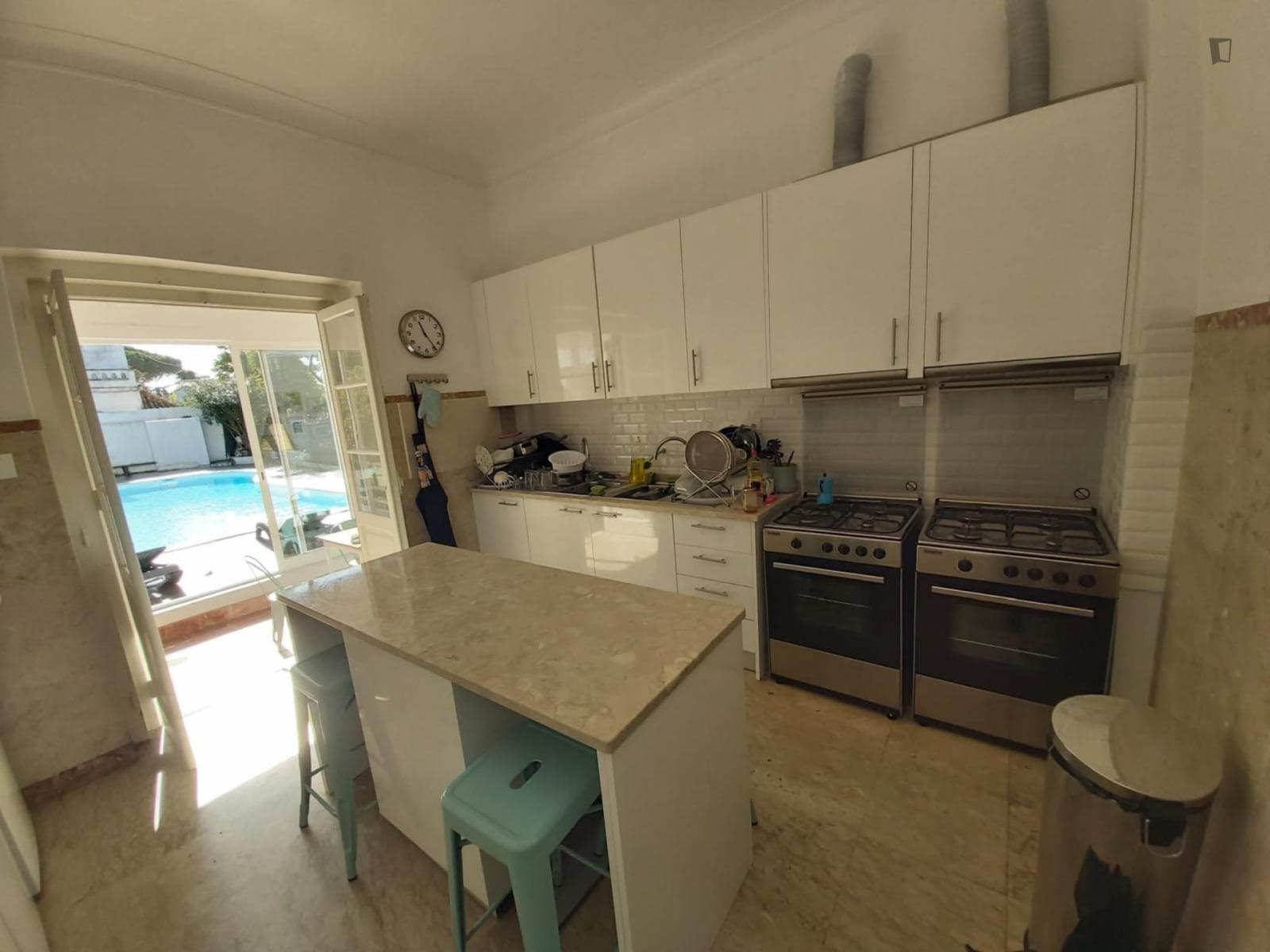 Comfy single bedroom in Oeiras with swimming pool near NOVA School of Business photo 1