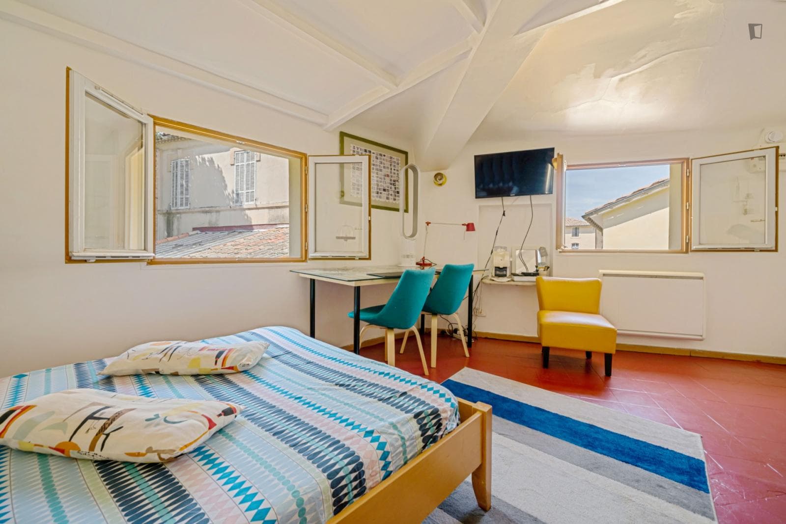 Beautiful studio apartment in the city center photo 1