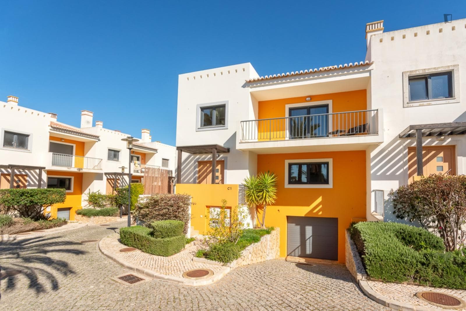 Astonishing 4-bedroom house in Alvor photo 1