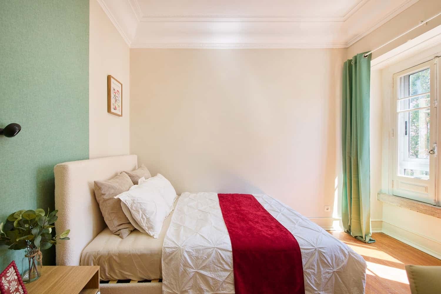 Room 1 - 76. Av João XXI 28 4E photo 1