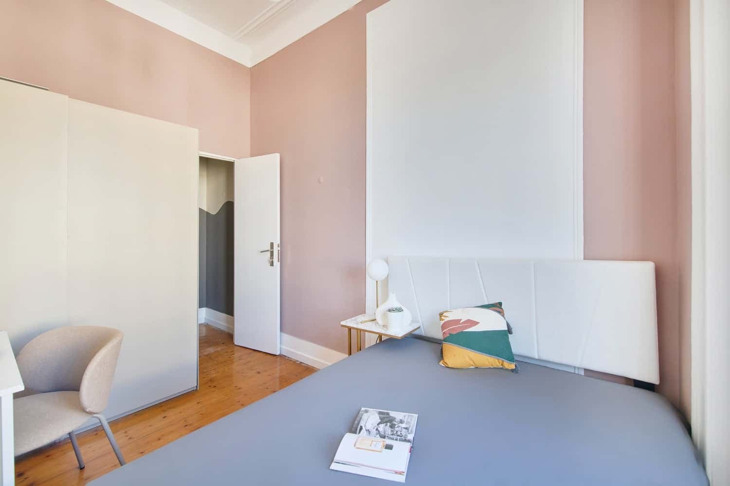 Room 2 - 92. Largo Vitorino Damasio 2 1E photo 1