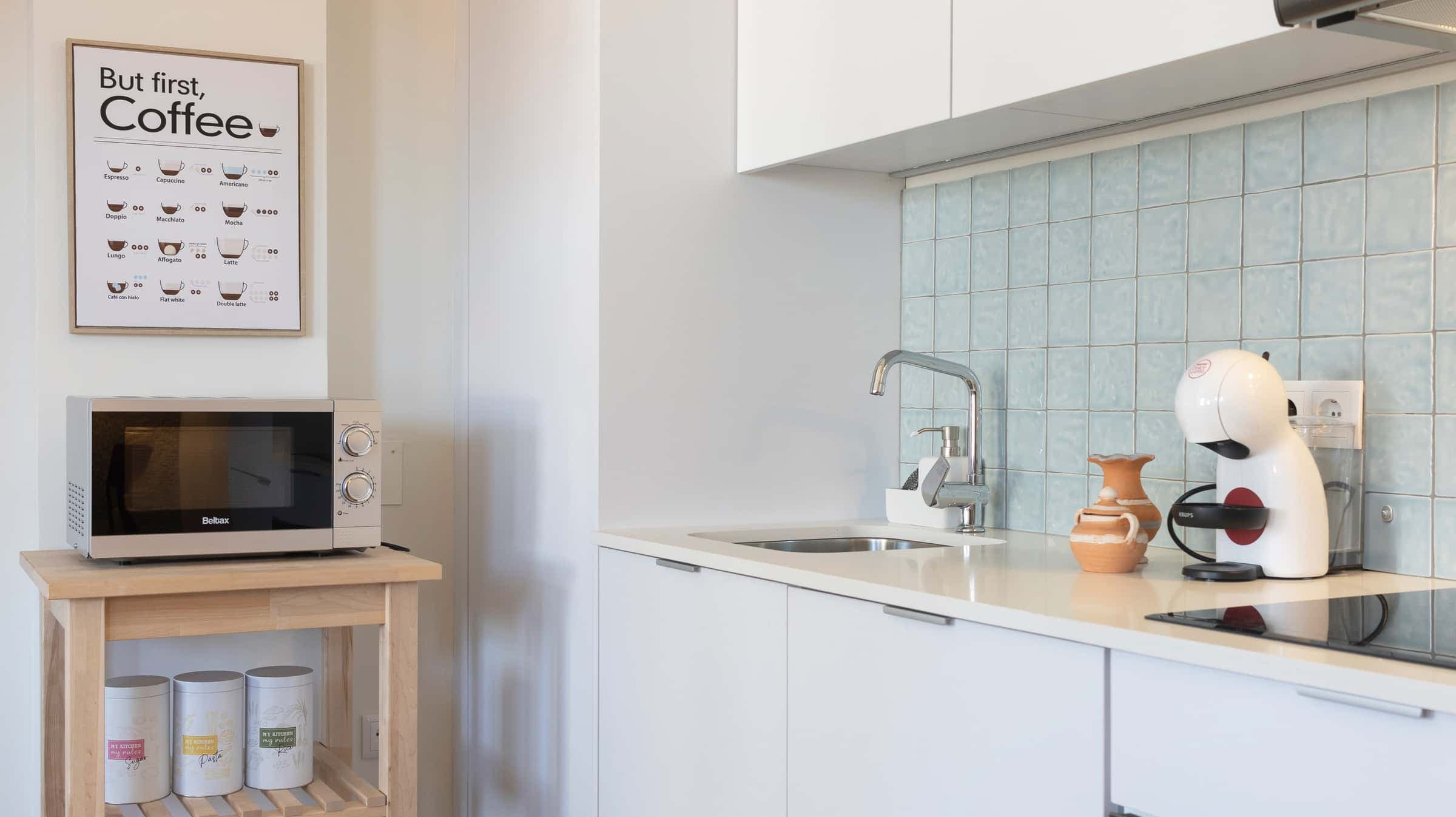 Cosy 1-Bedroom Apartment in Rua do Carmo, Porto photo 1