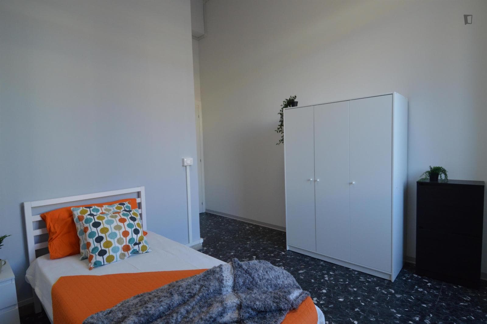 Bright single room in shared flat close to the University of Modena and Reggio Emilia photo 1
