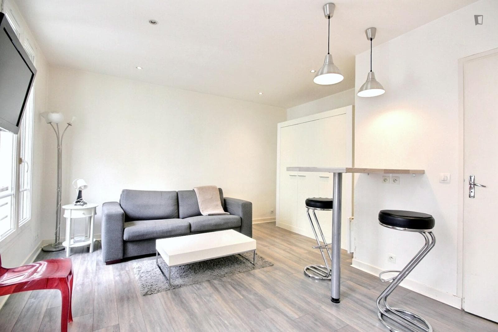 Bright studio in the Concorde neighbourhood photo 1