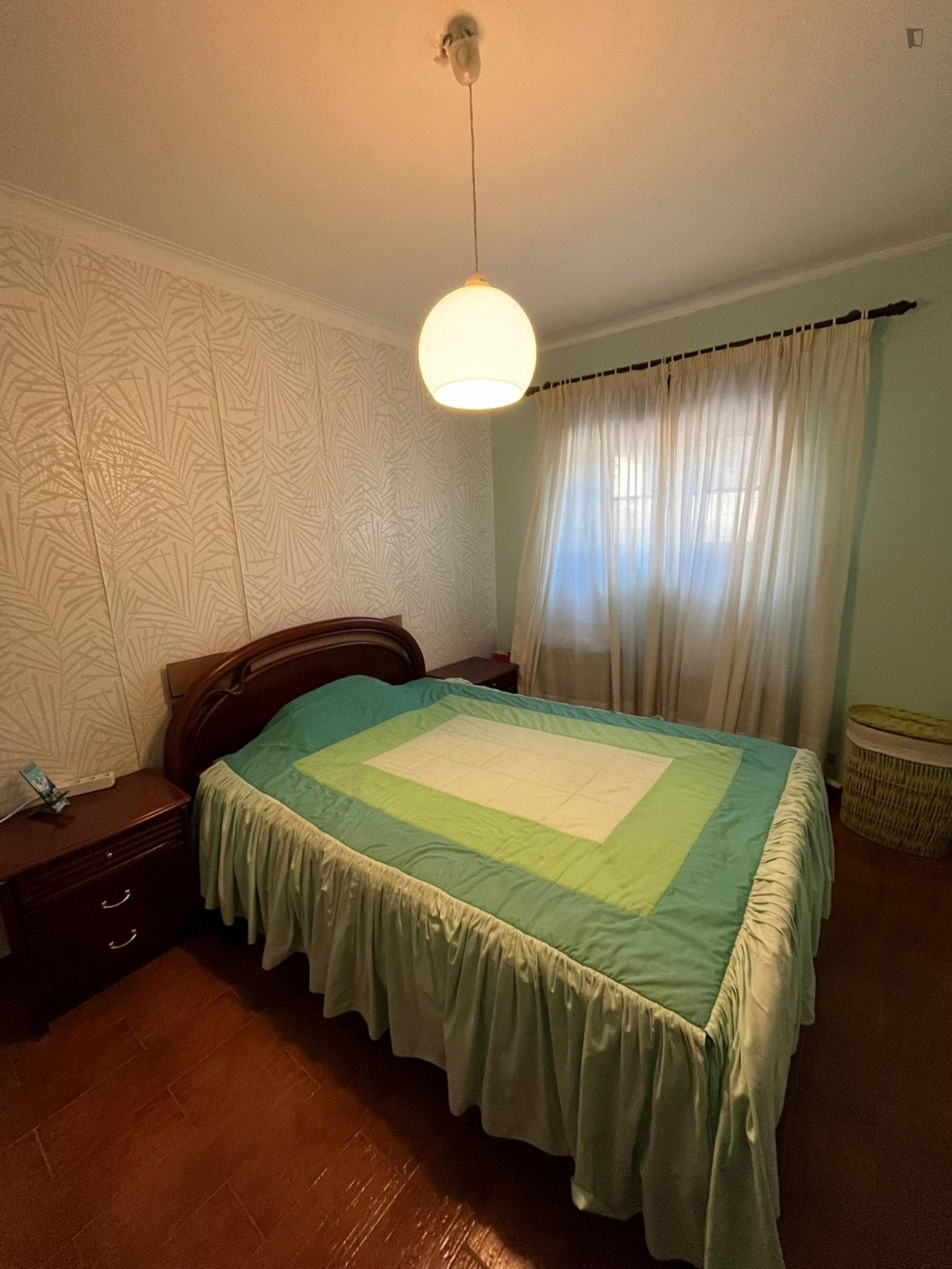 Comfy Double Bedroom close to Carcavelos Train Station photo 1
