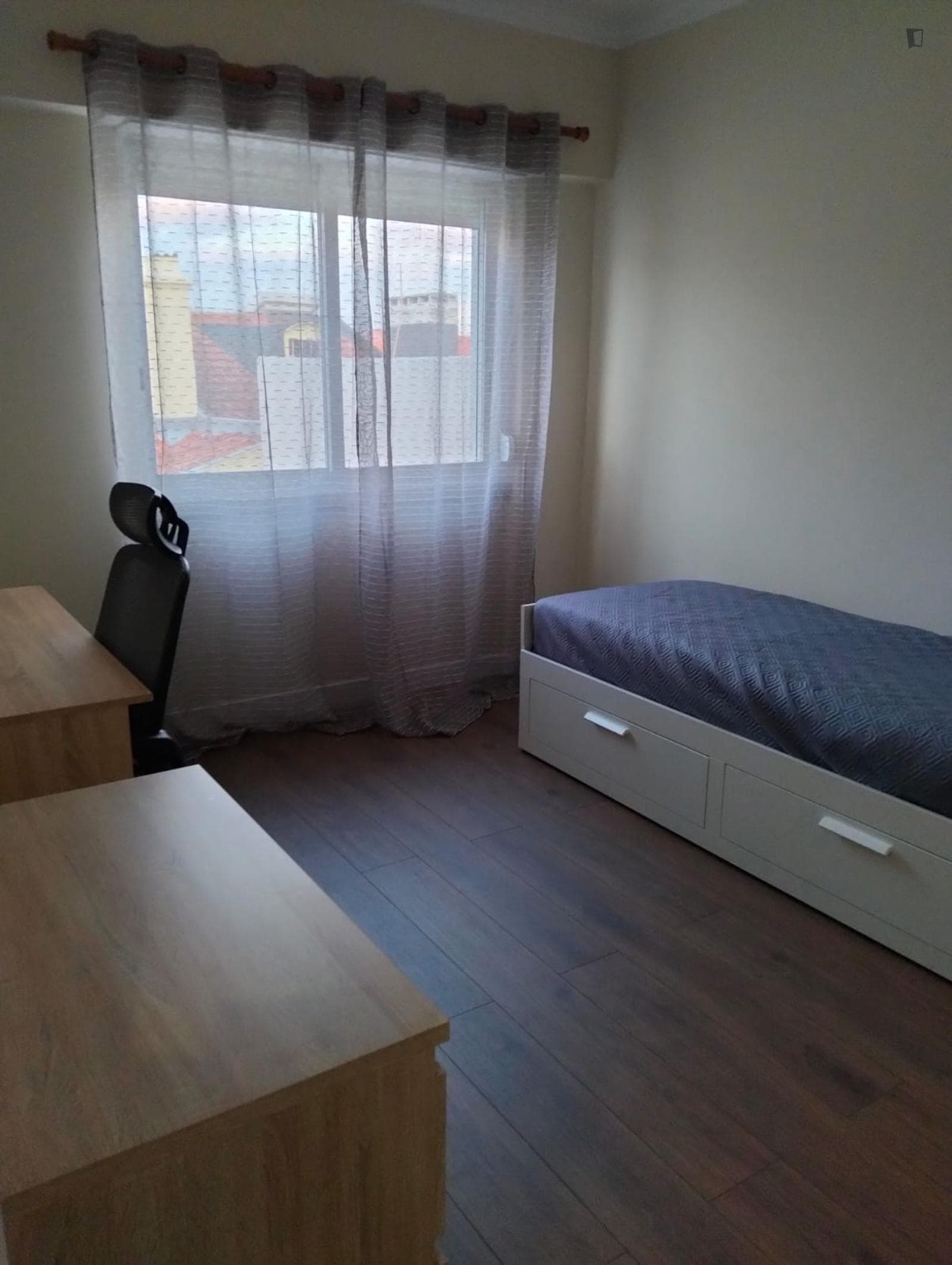 Pleasant single bedroom just steps from Anjos station photo 1