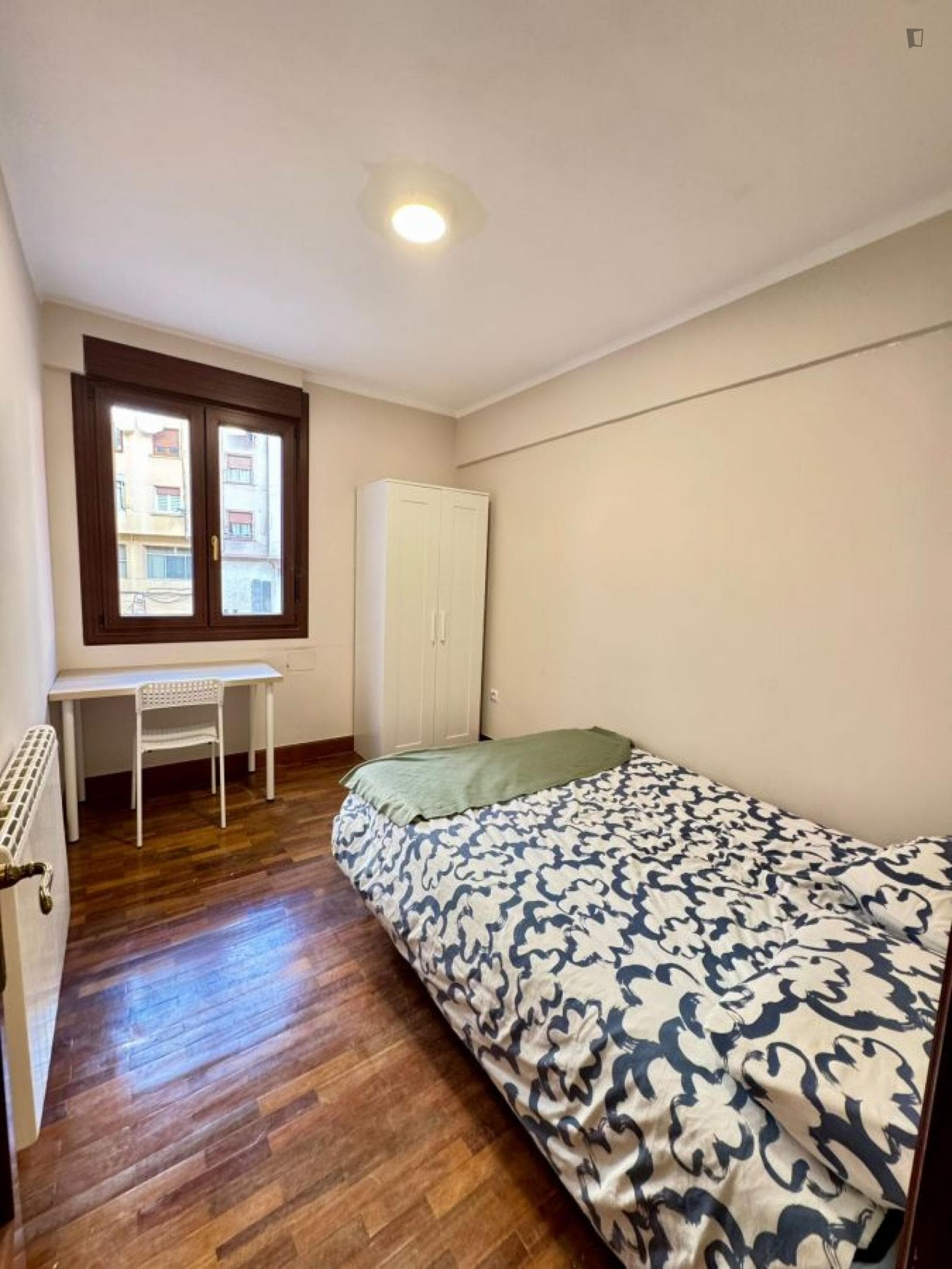 Welcoming double bedroom in Uribarri photo 1