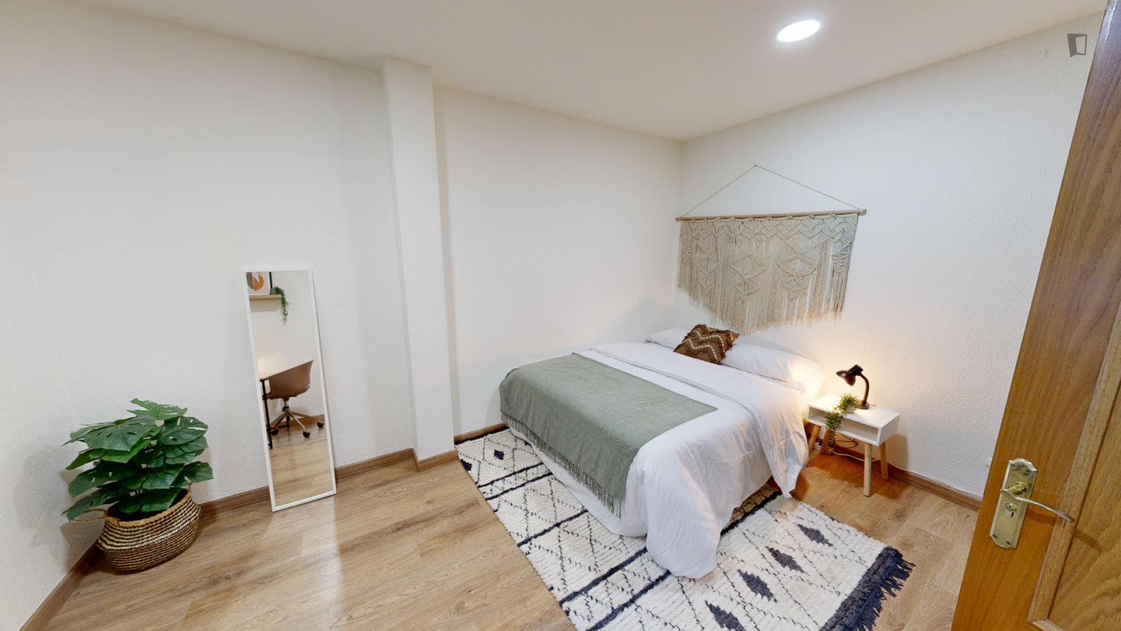 stylish, fully-equipped room in the heart of the Benalúa district photo 1