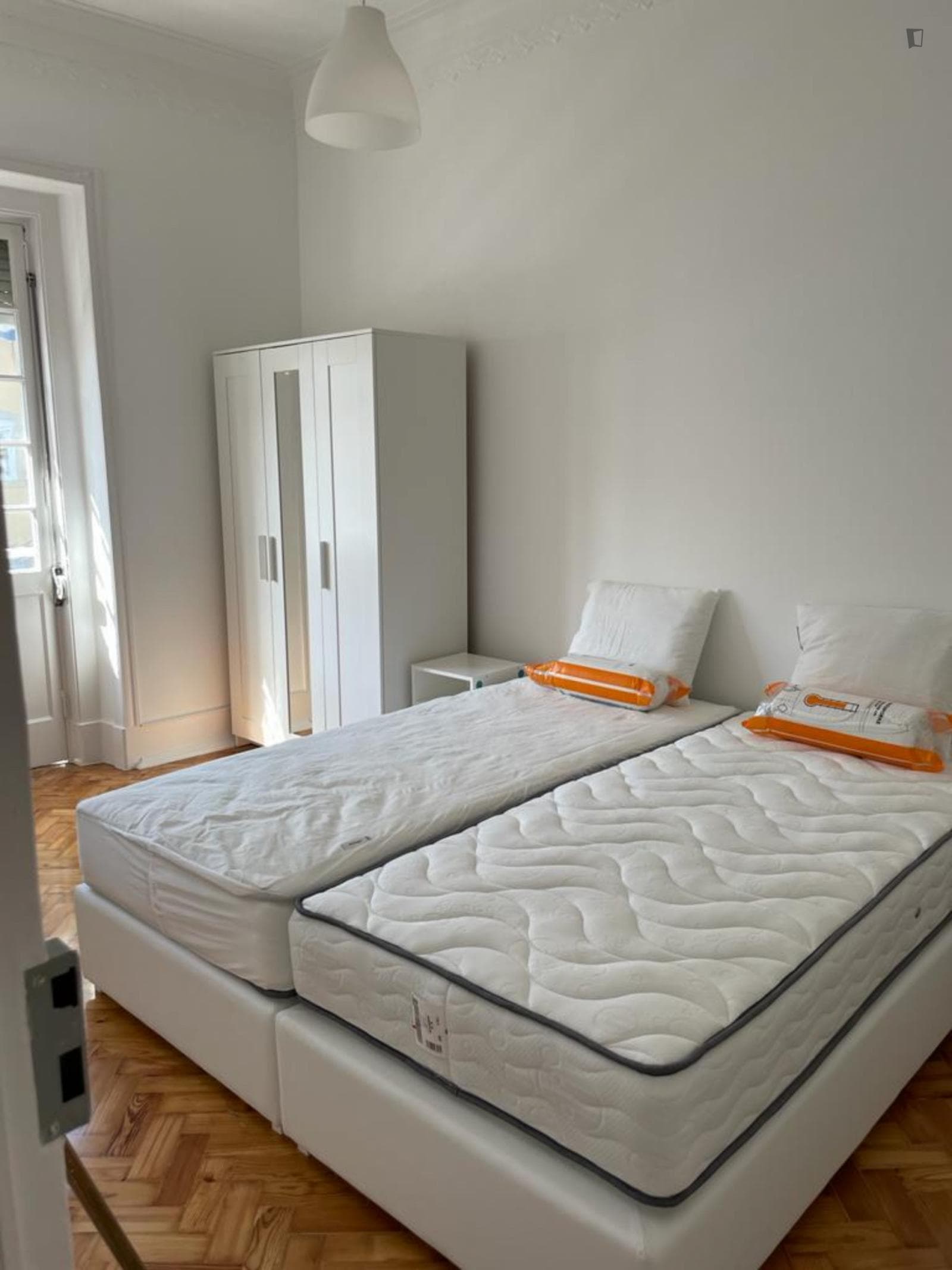 Luminous twin bedroom with a balcony, in Penha de França photo 1