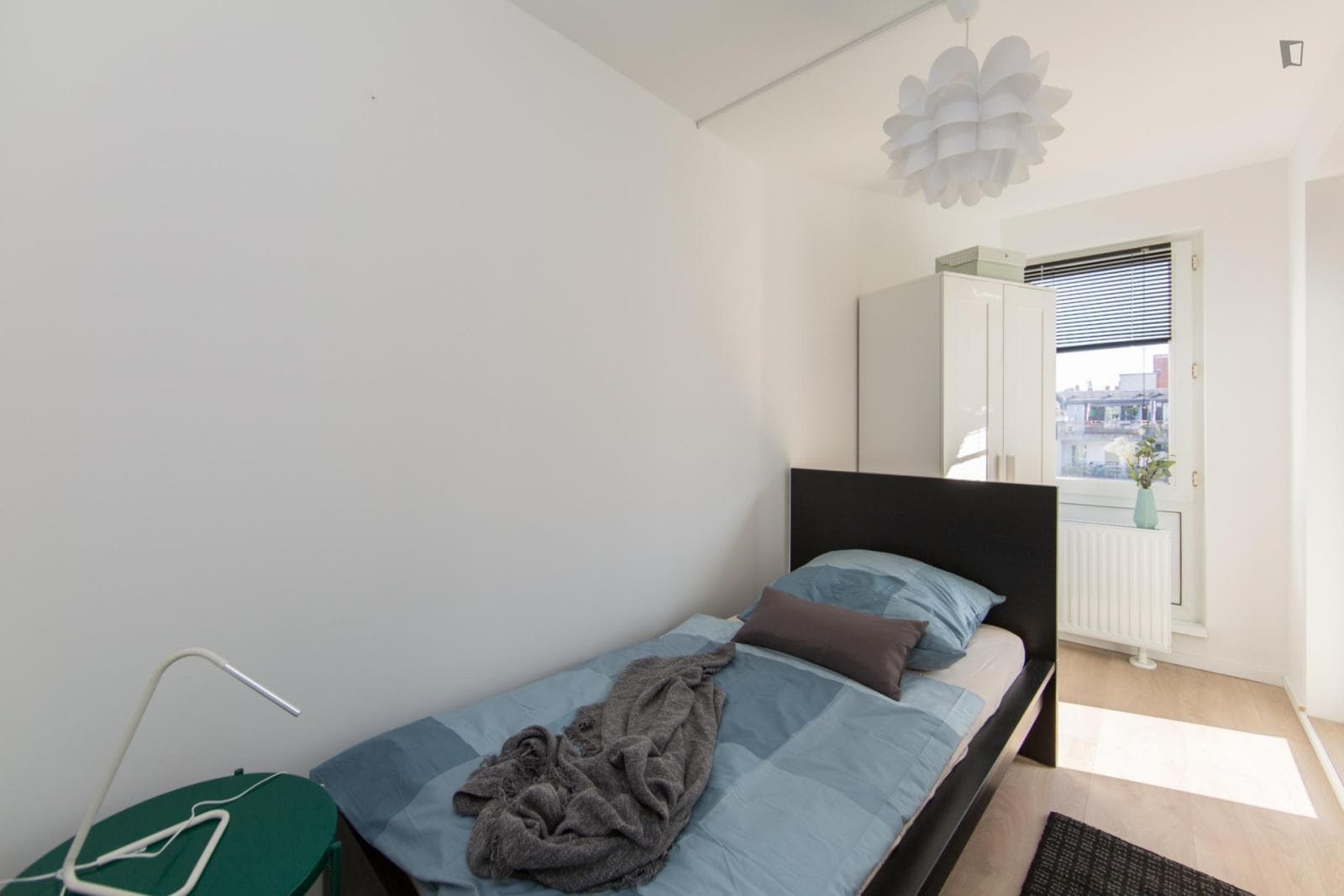 Cool single bedroom in a 4-bedroom apartment near S+U Neukölln transport station photo 1