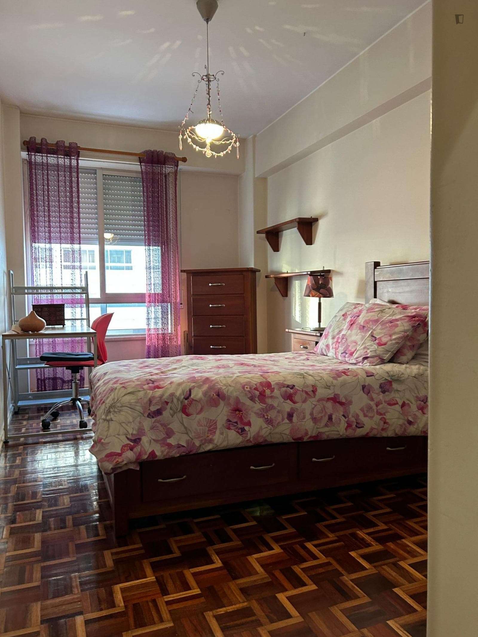 Lovely bedroom next to Escola Superior de Tecnologia da Saúde photo 1
