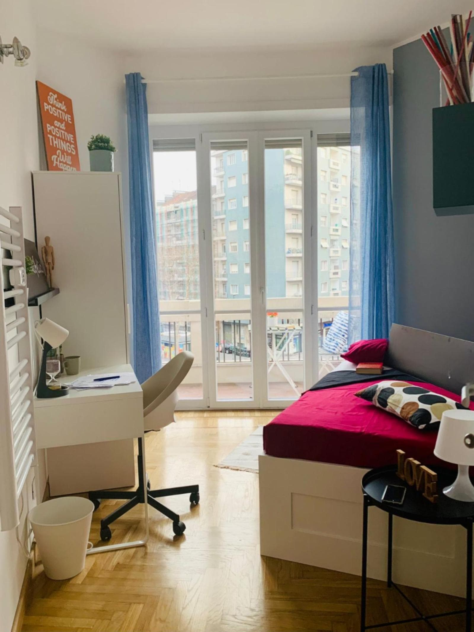 Interesting single bedroom near the Rivoli metro photo 1