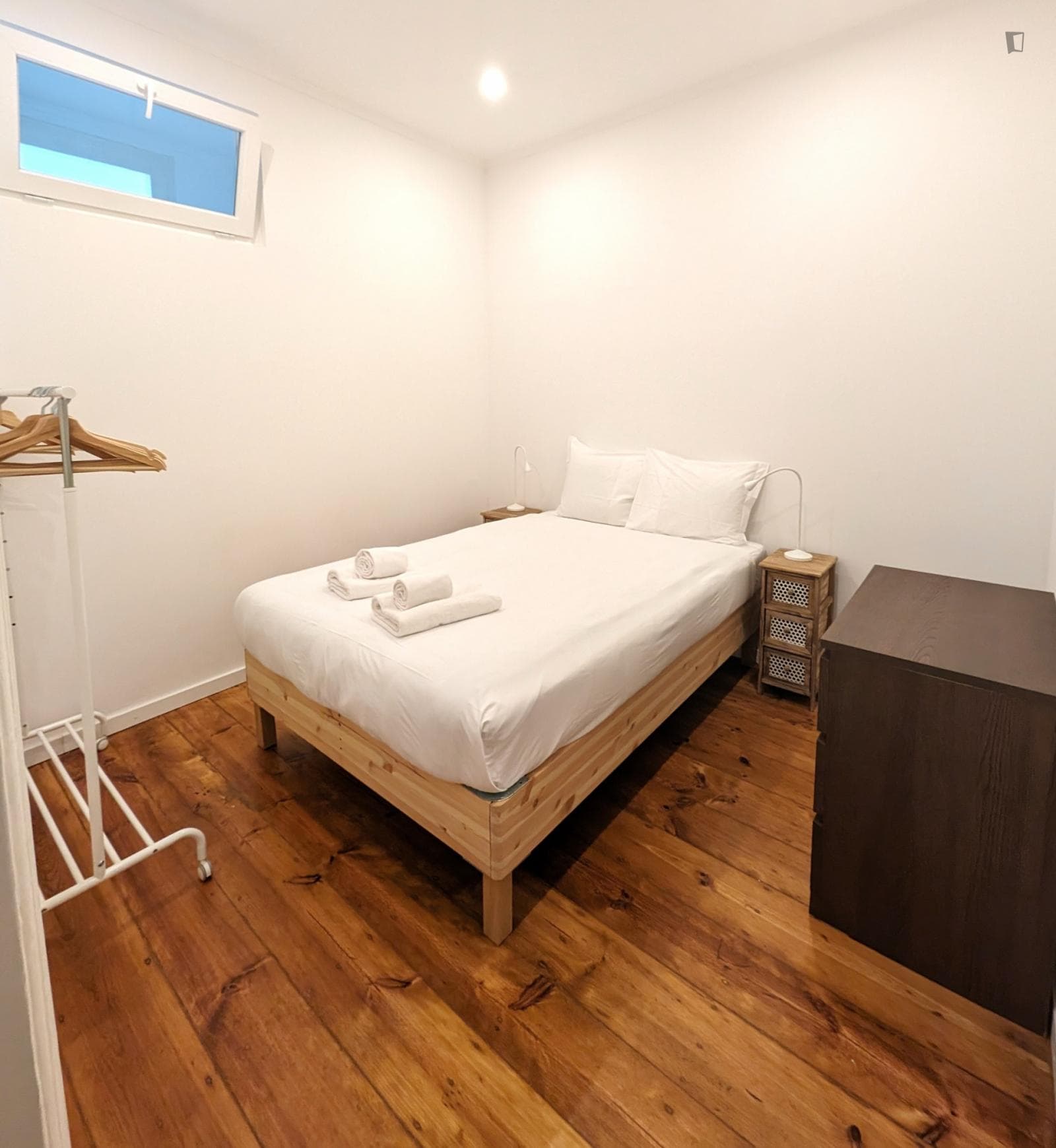 Nice bedroom well-connected to IST photo 1