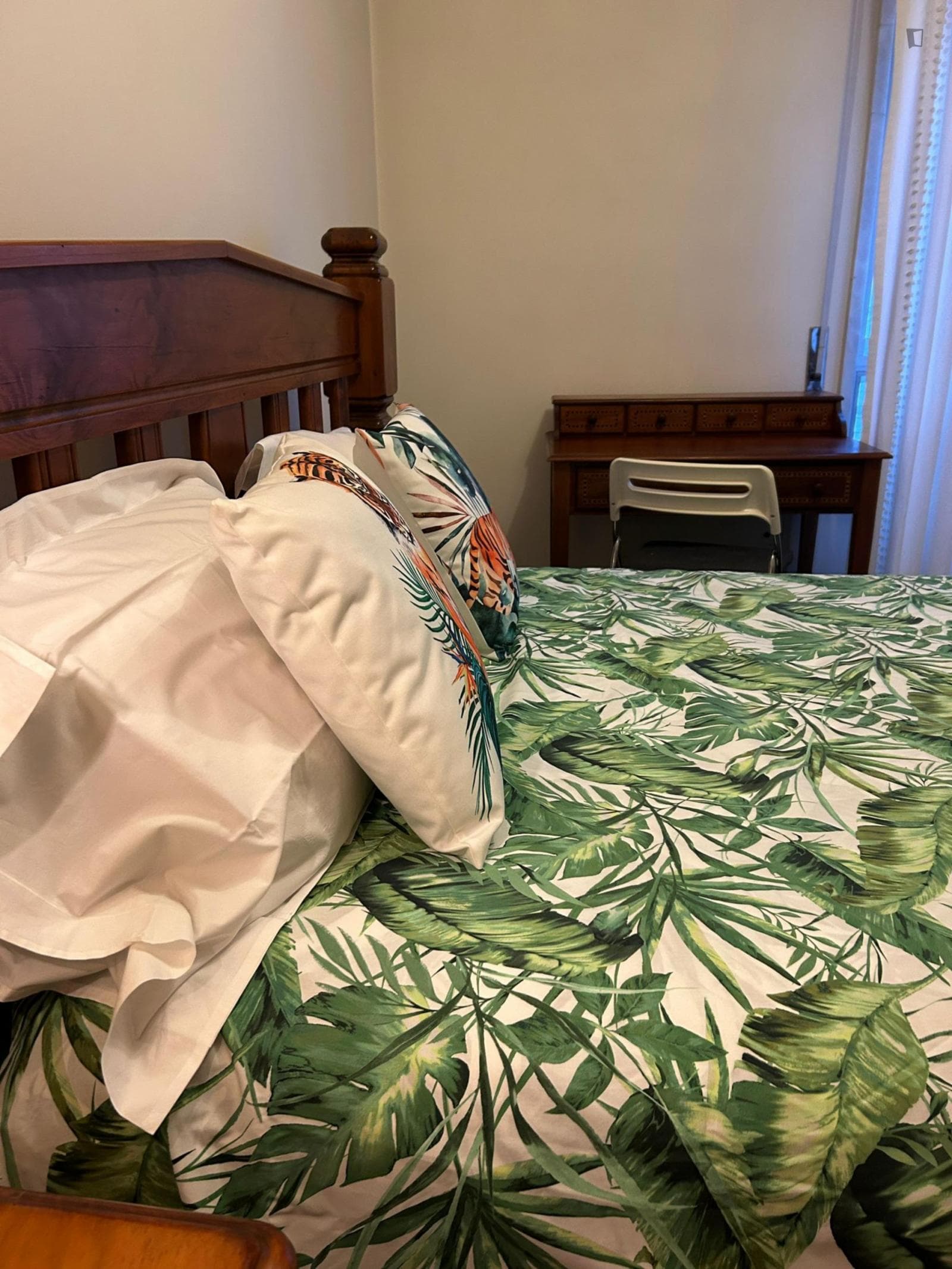 Large bedroom in Parque das Nações area photo 1