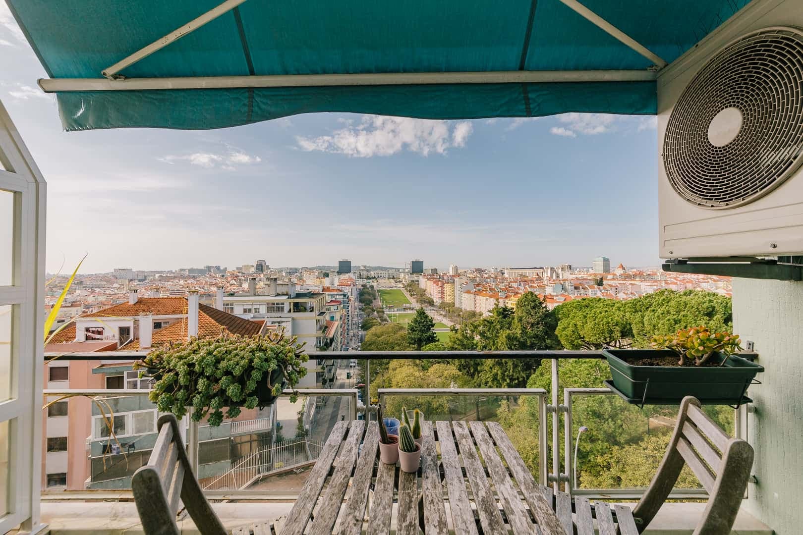 Amazing two-bedroom apartment with private balcony in Lisbon photo 1