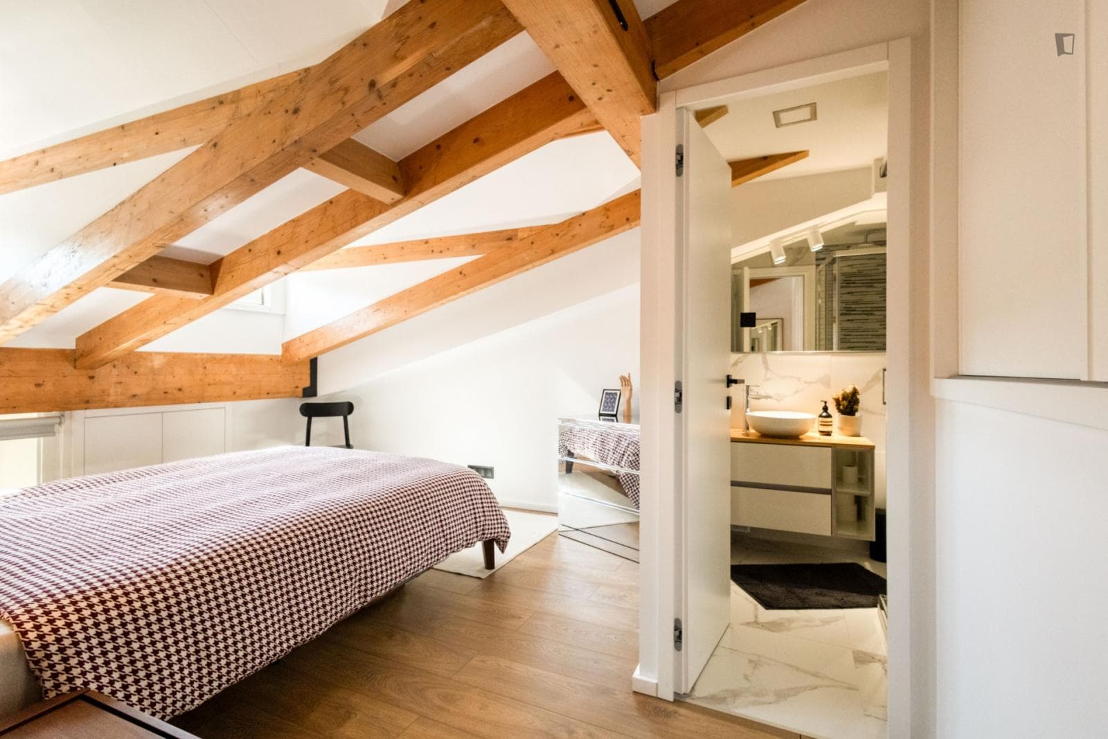 Sunny 1-bedroom loft apartment close to Sé de Braga photo 1
