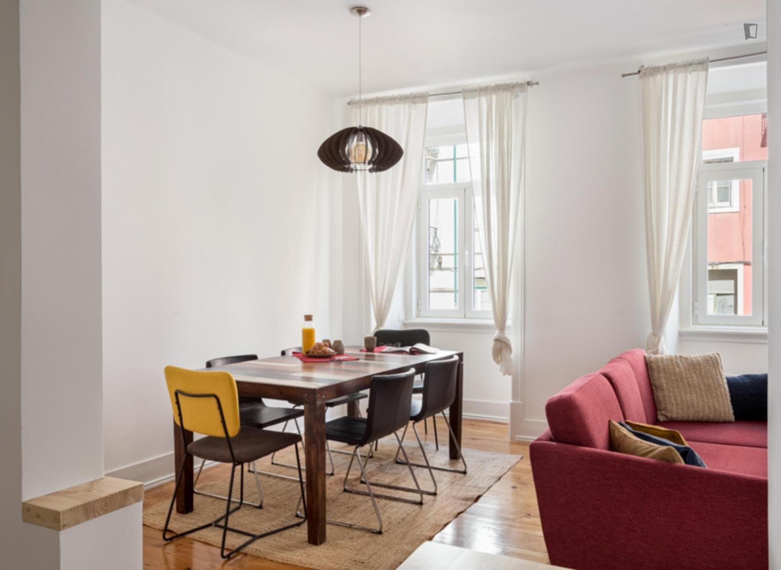 Beautifully restored large 3-bedroom apartment photo 1