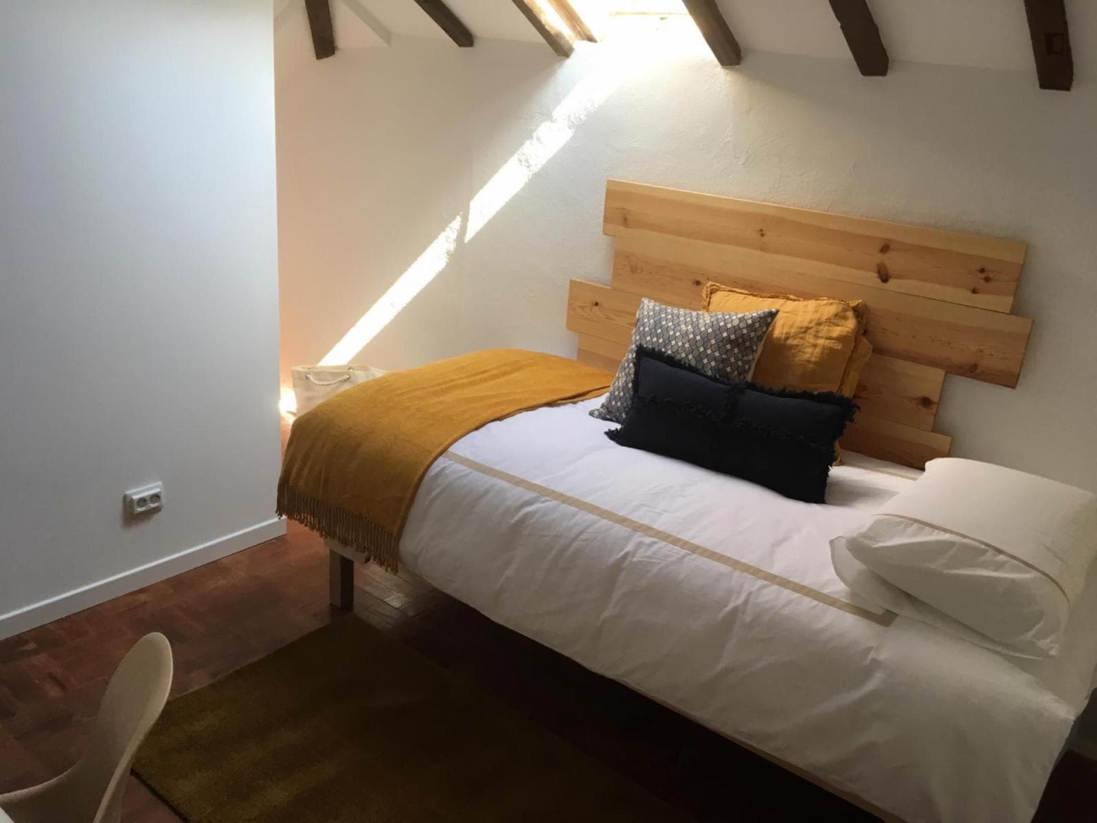 Pleasant single bedroom in Oeiras close to NOVA School of Business and Economics photo 1
