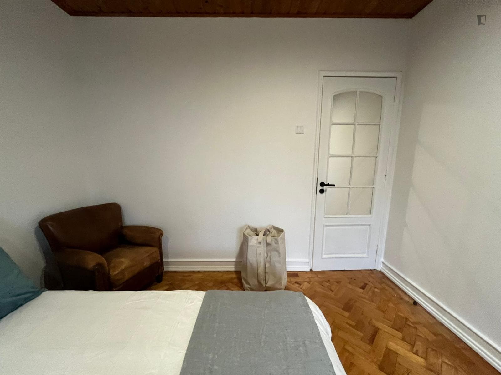 Cool bedroom next to Roma metro station photo 1