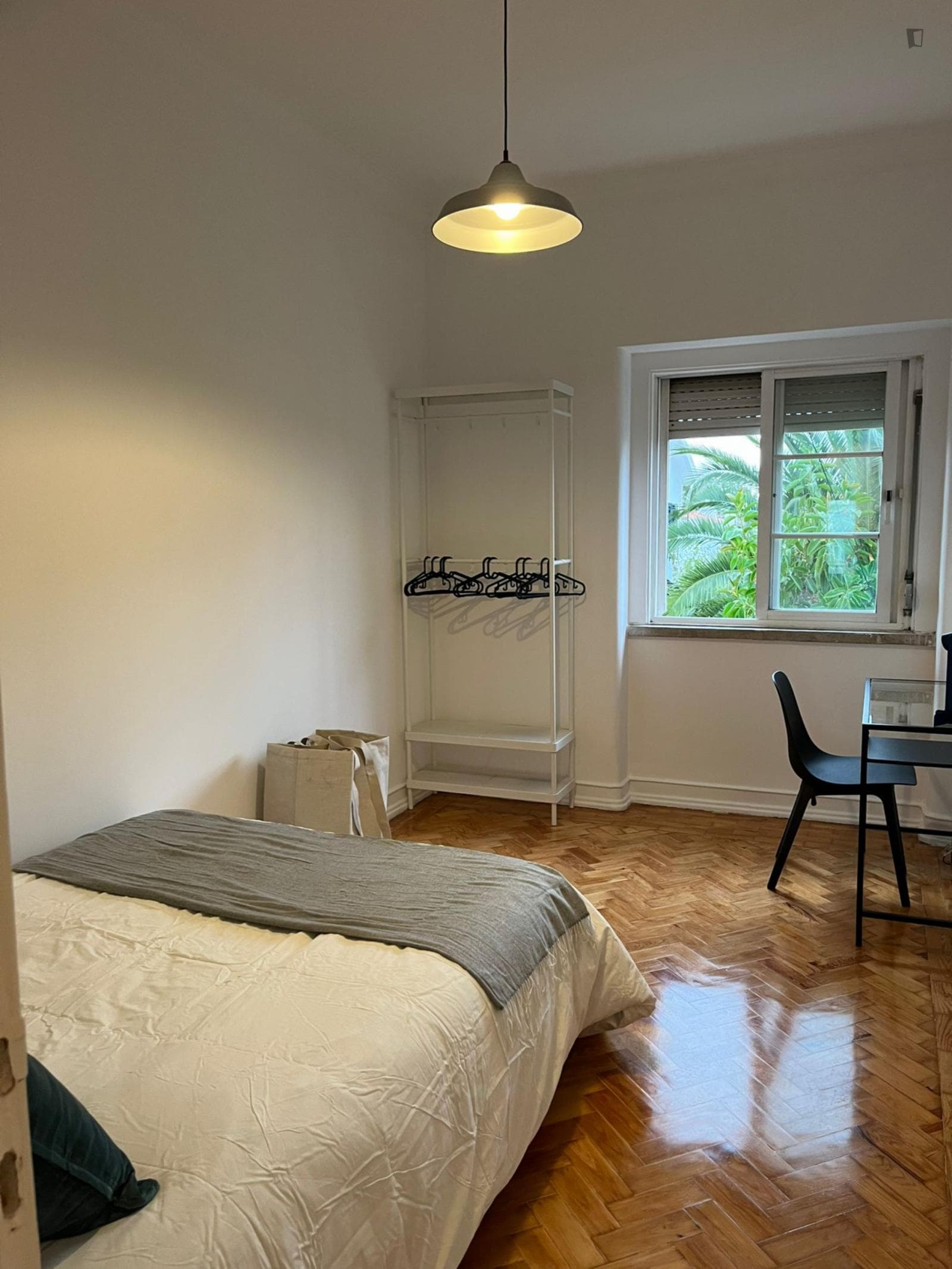 Very nice bedroom next to Alvalade metro station photo 1