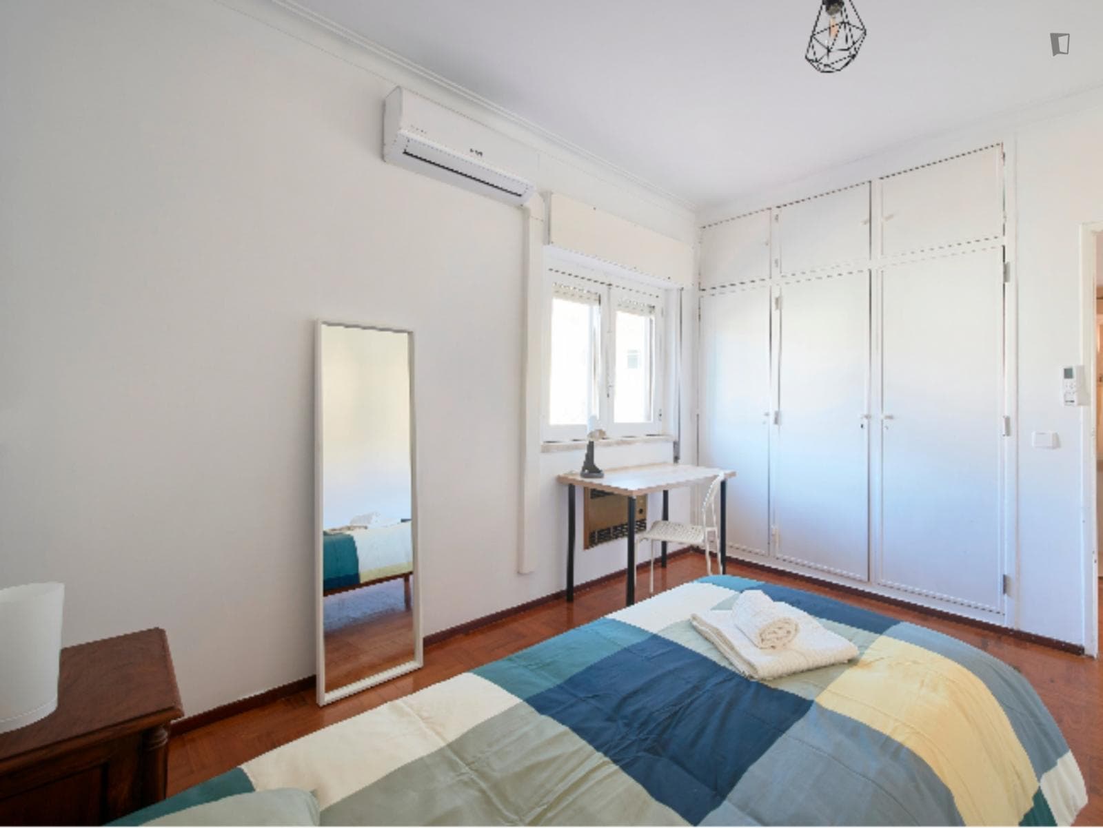 Warm Single Bedroom close to Oeiras Train Station photo 1