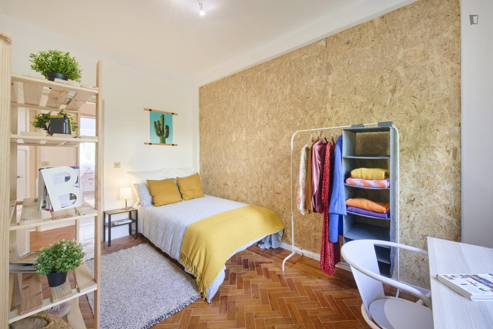 Fantastic ensuite bedroom close to Alvalade metro station photo 1