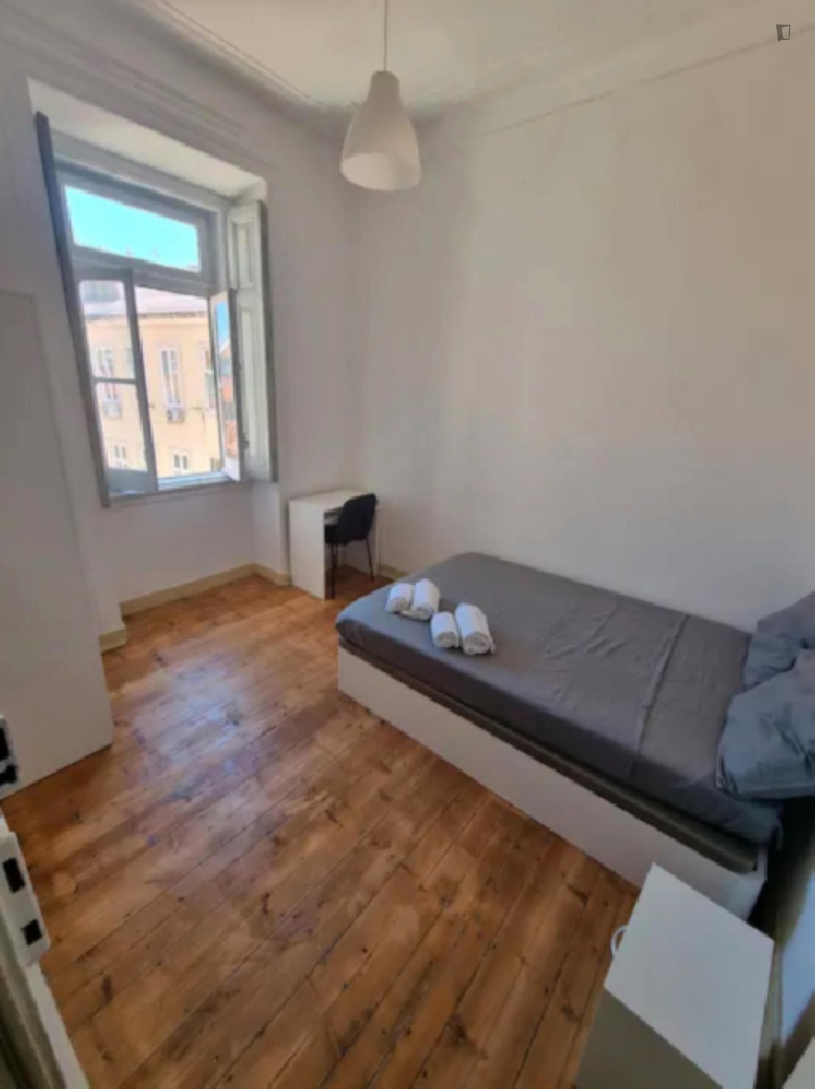 Shining Double Bedroom close to  Lisbon School of Economics and Management photo 1