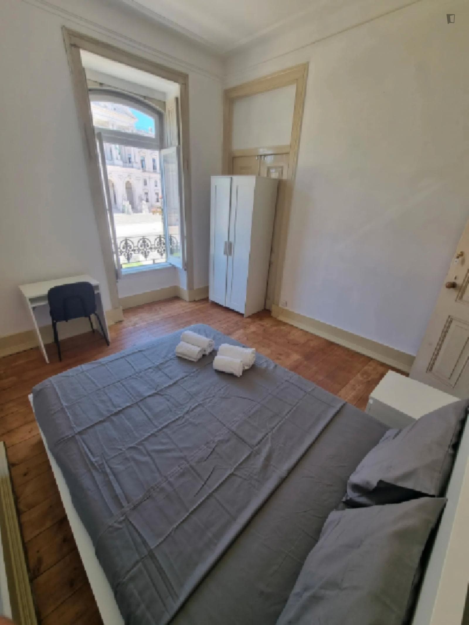 Spascious Double Bedroom close to  Lisbon School of Economics and Management photo 1