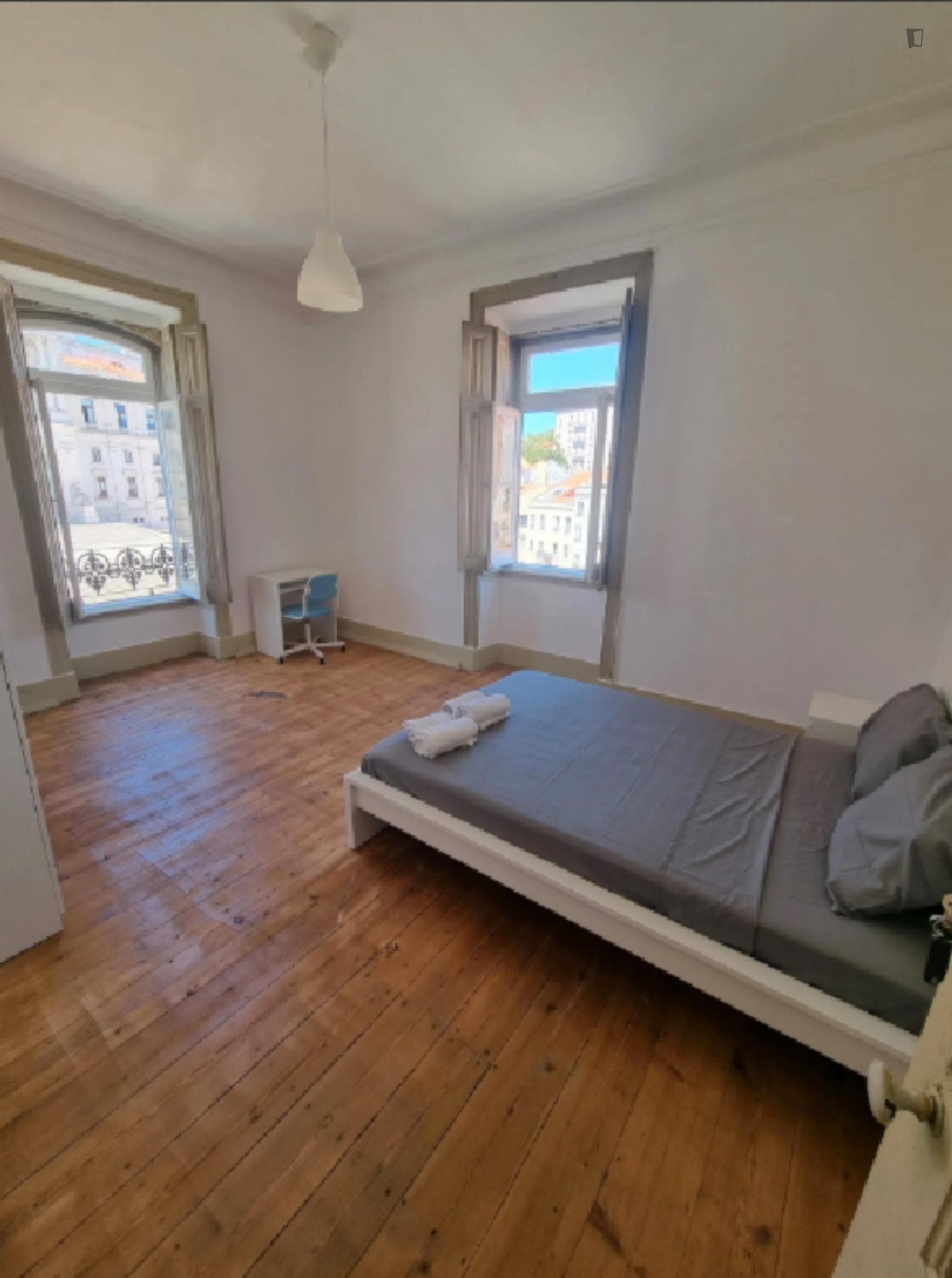 Bright Double Bedroom close to ISEG photo 1