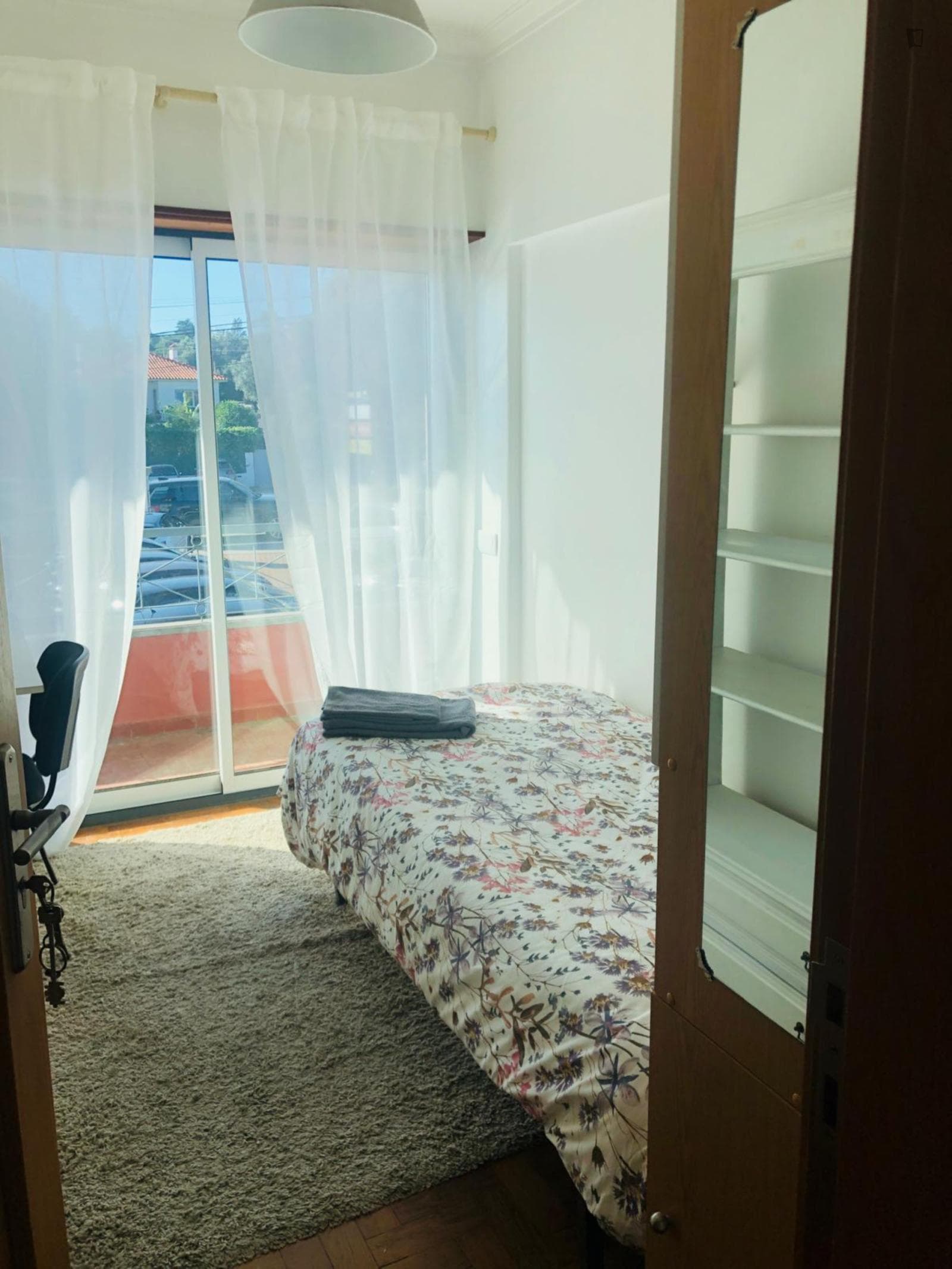 Appealing single bedroom with a balcony, in Alcabideche photo 1