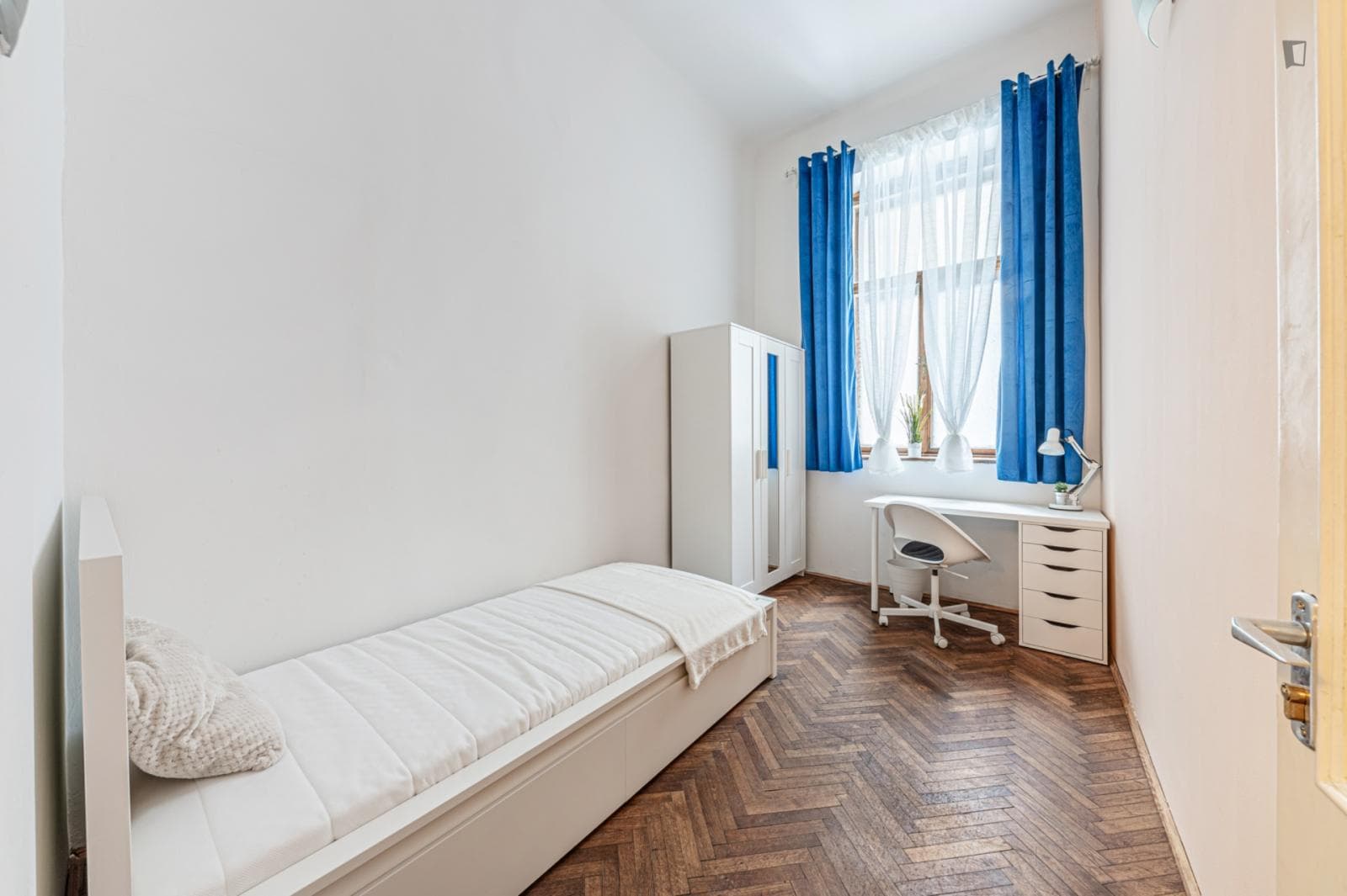 Pleasant single bedroom in a shared flat in well-connected Erzsébetváros photo 1