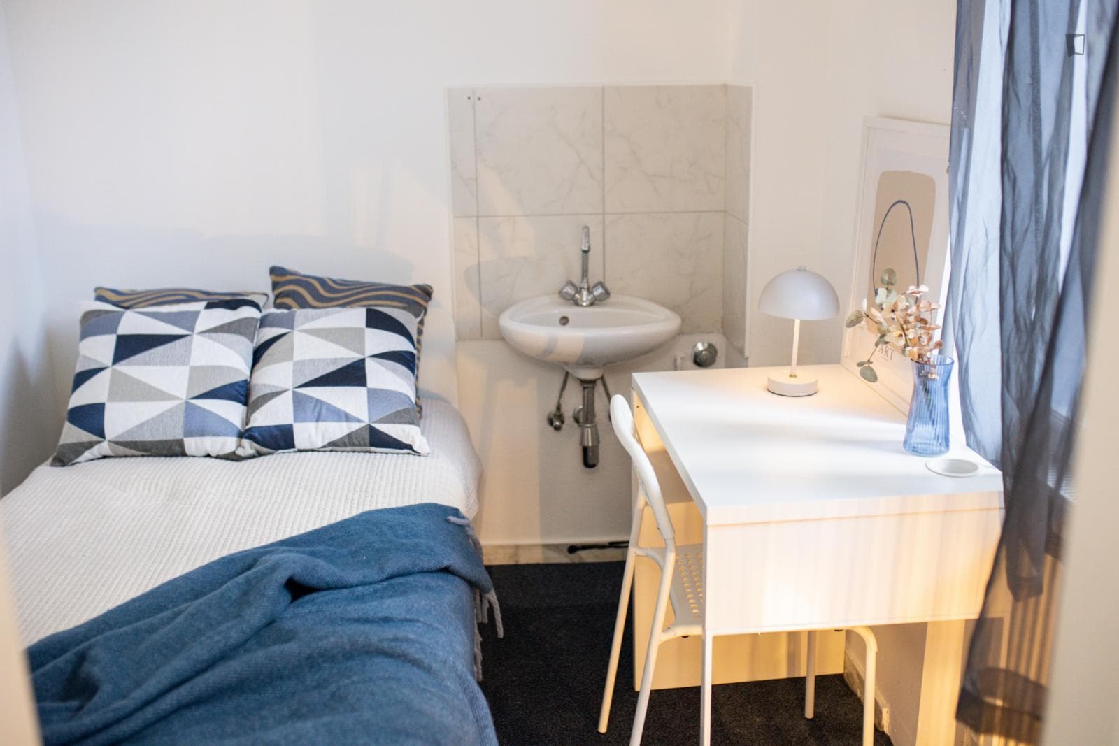 Neat and cosy single bedroom in District VII photo 1
