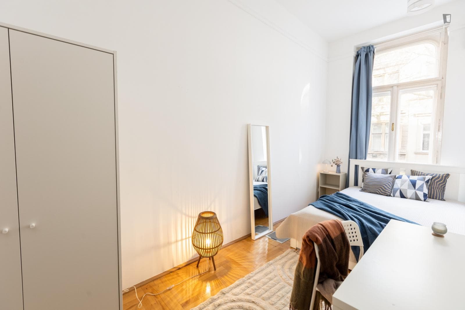 Bright double bedroom in District VII photo 1