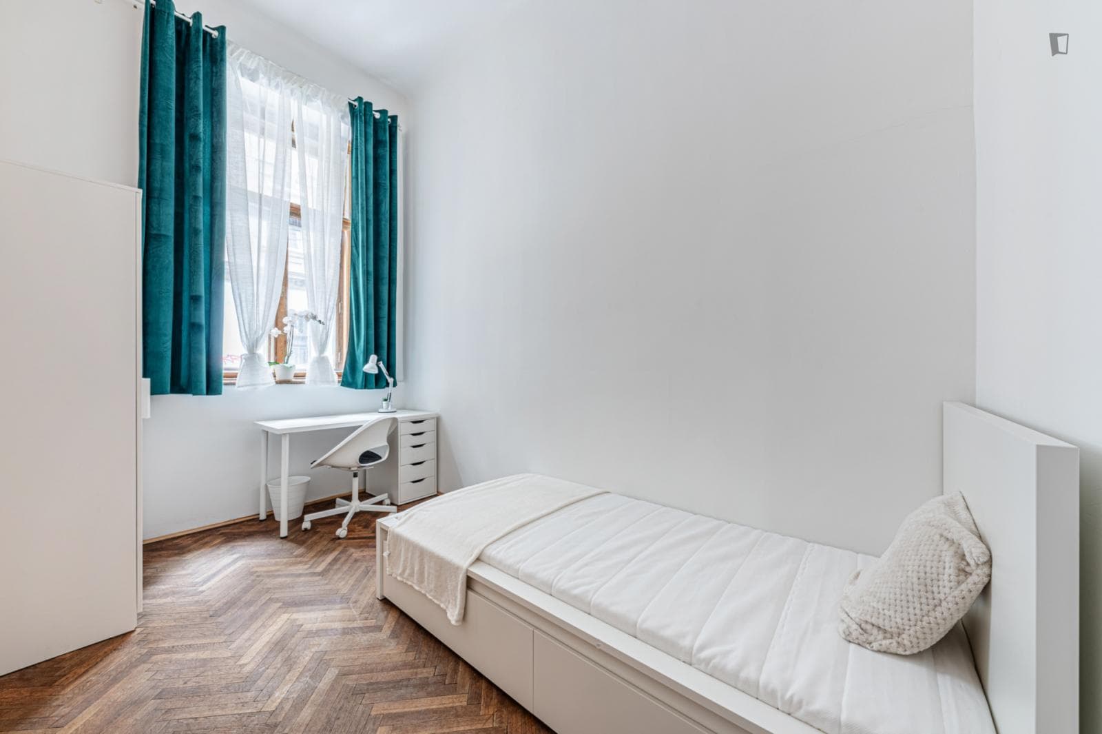 Bright single bedroom in a charming shared flat in Erzsébetváros photo 1