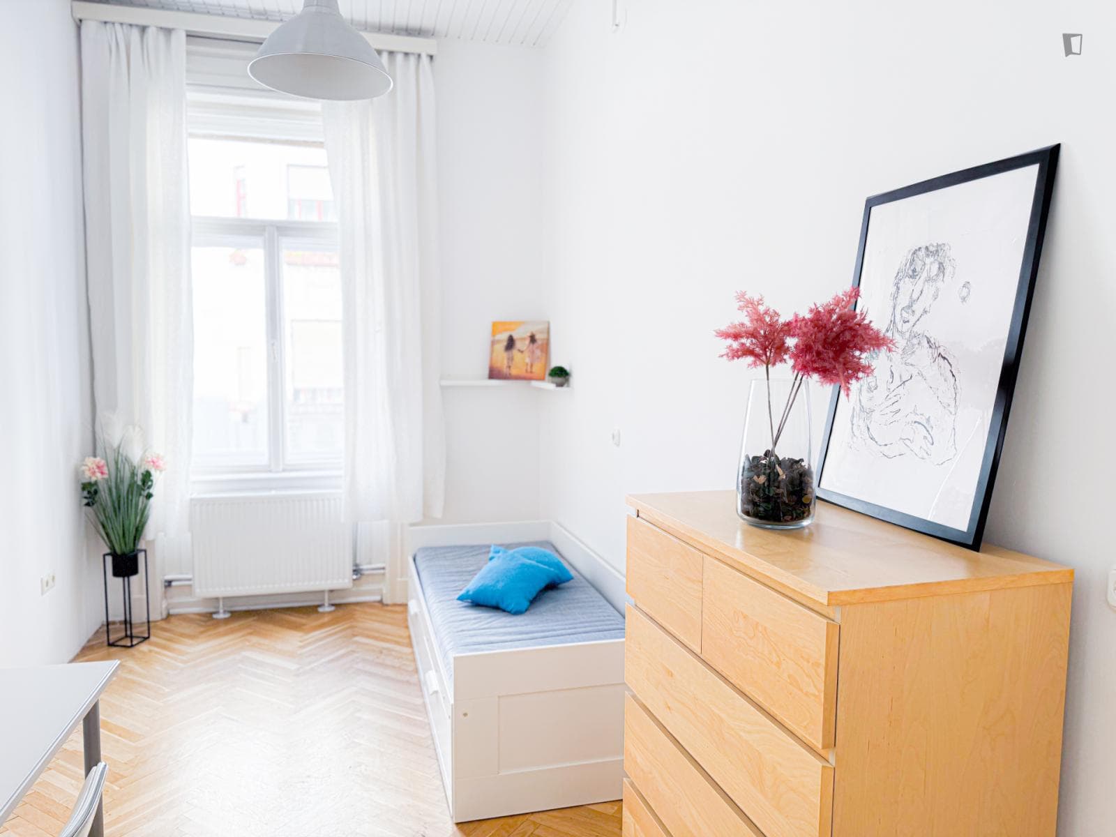 Cozy single bedroom in shared flat in well-connected Ferencváros district photo 1