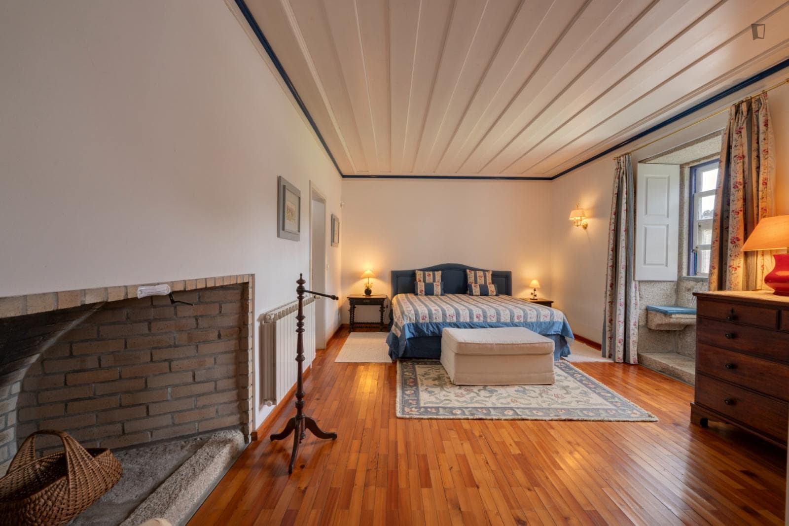 Epic 6 Bedroom House close to Areia - Darque Train Station photo 1