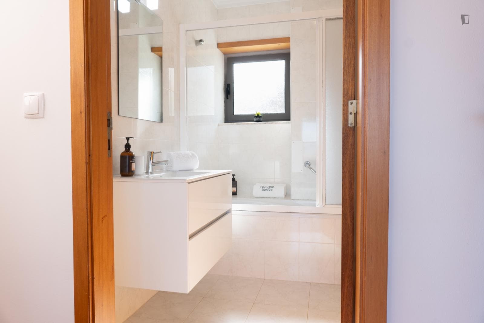 Wanted 2 Bedroom House close to Santa Luzia Elevator photo 1