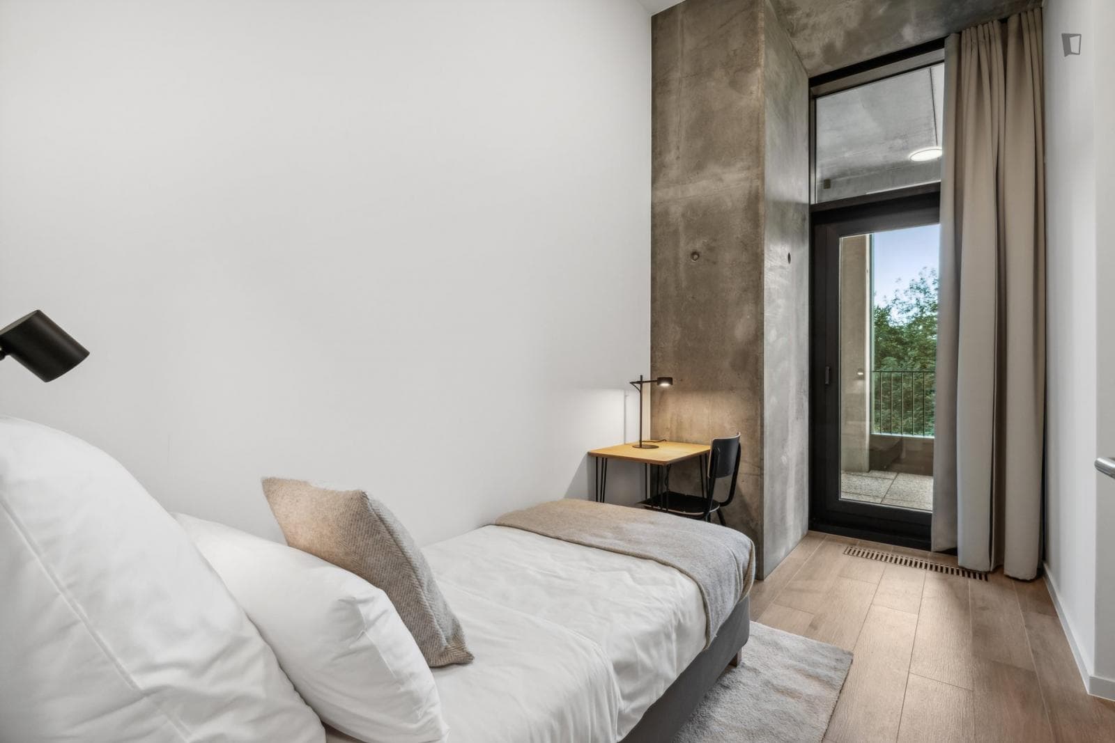 Homely single bedroom in Nord photo 1