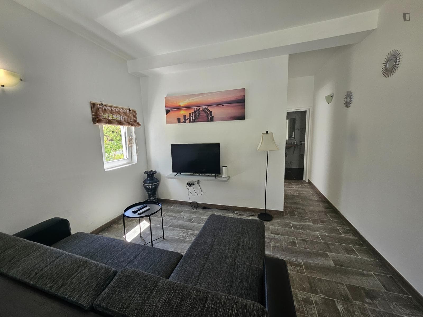 Beautiful 1-bedroom flat with pool and gym photo 1