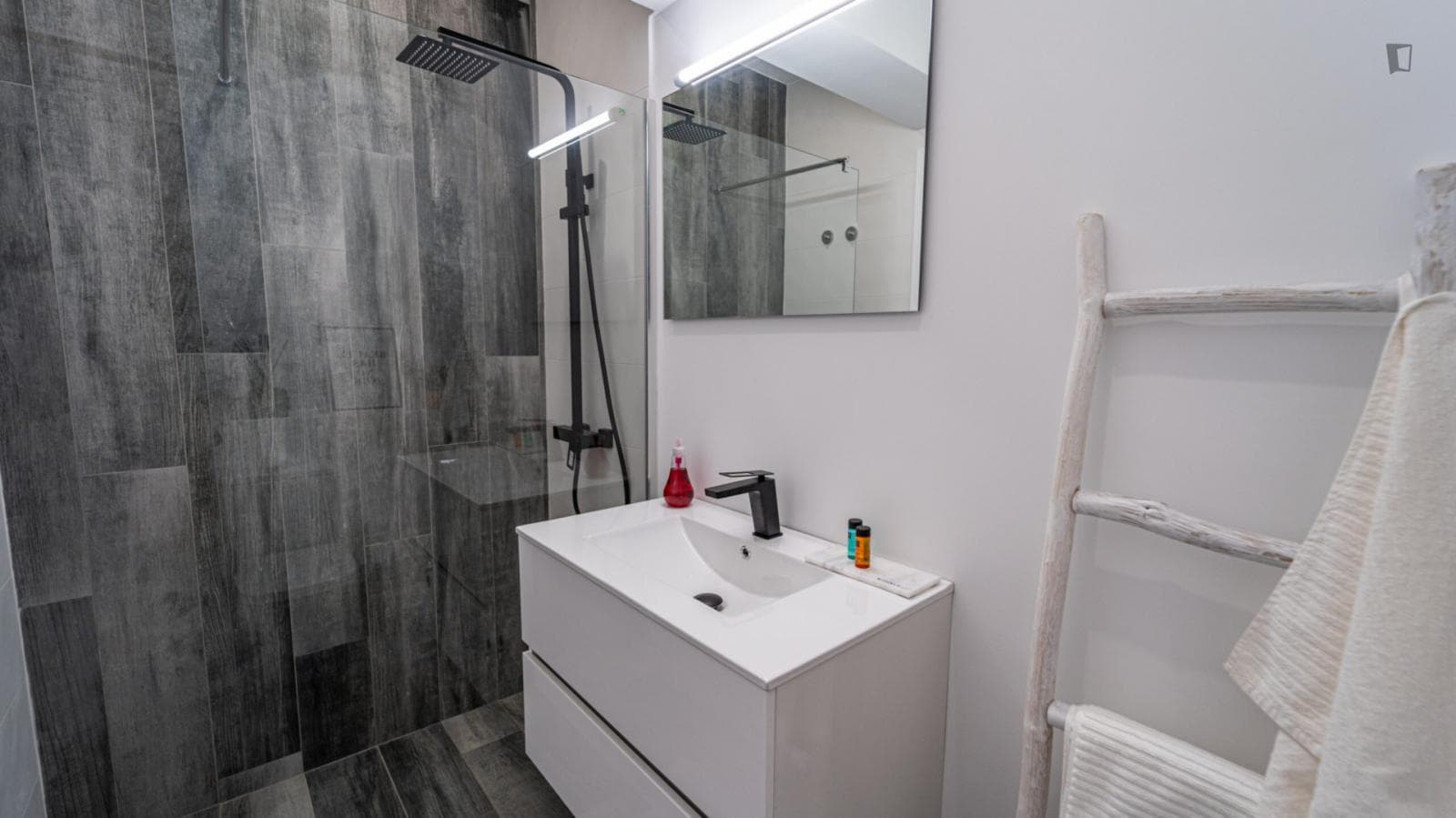 Very comfy double bedroom in the centre of Faro photo 1