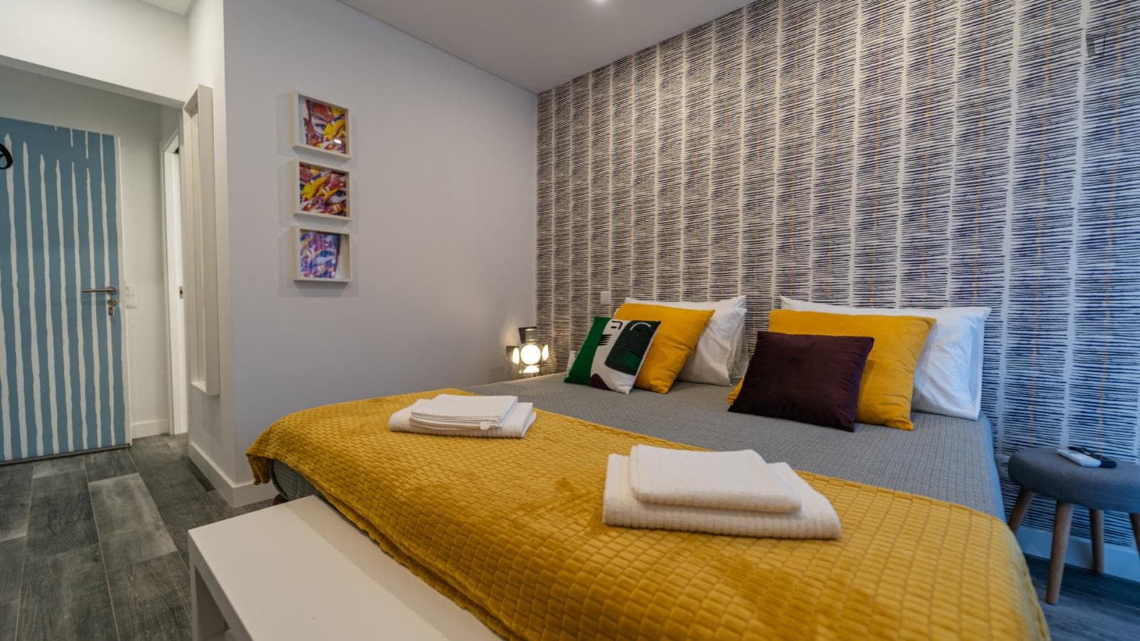 Inviting double ensuite bedroom near the Faro train station photo 1