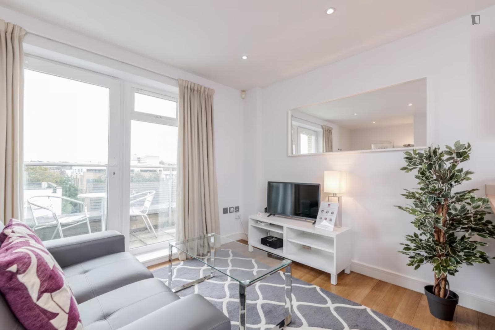 Admirable 1-bedroom flat in Guildford photo 1