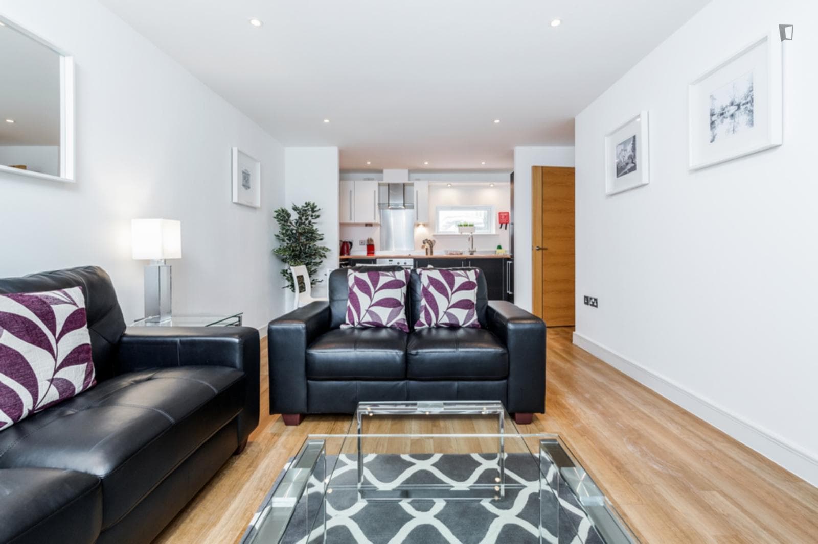Delightful 2-bedroom apartment near University Of Surrey  photo 1