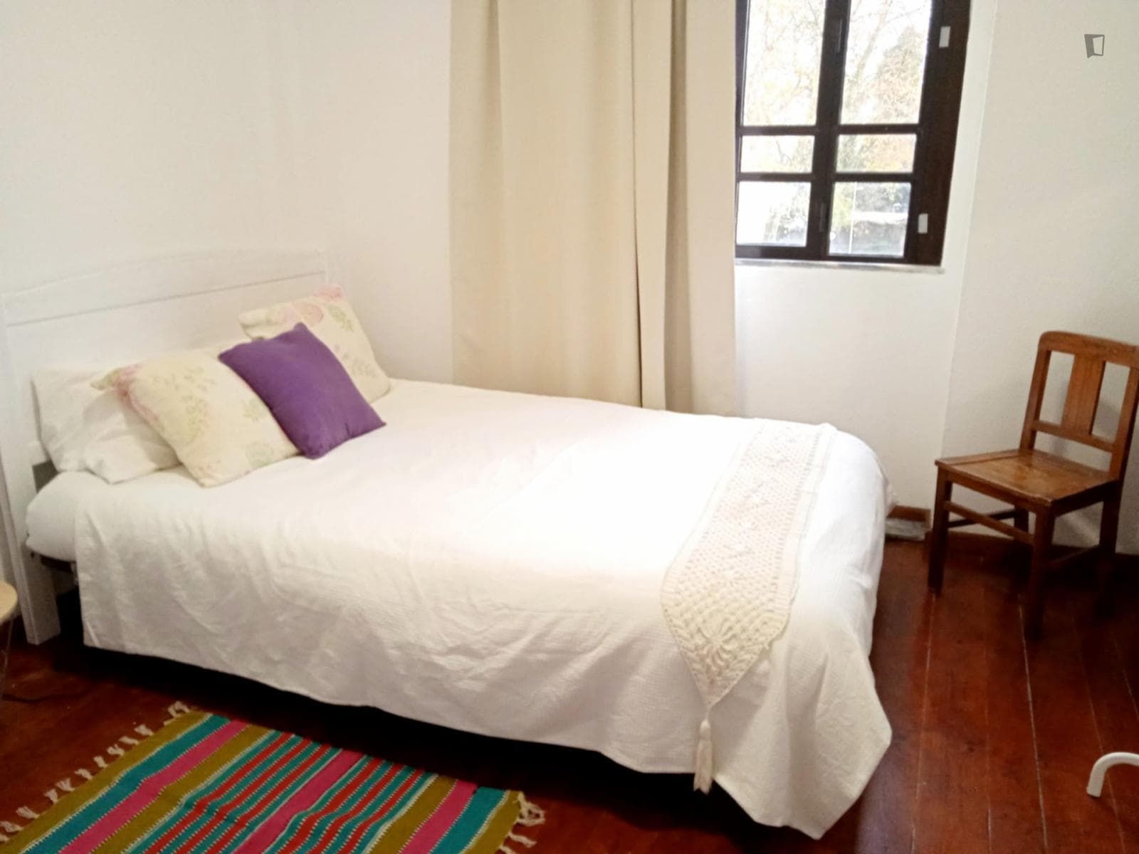 Lovely bedroom close to Campanhã metro photo 1