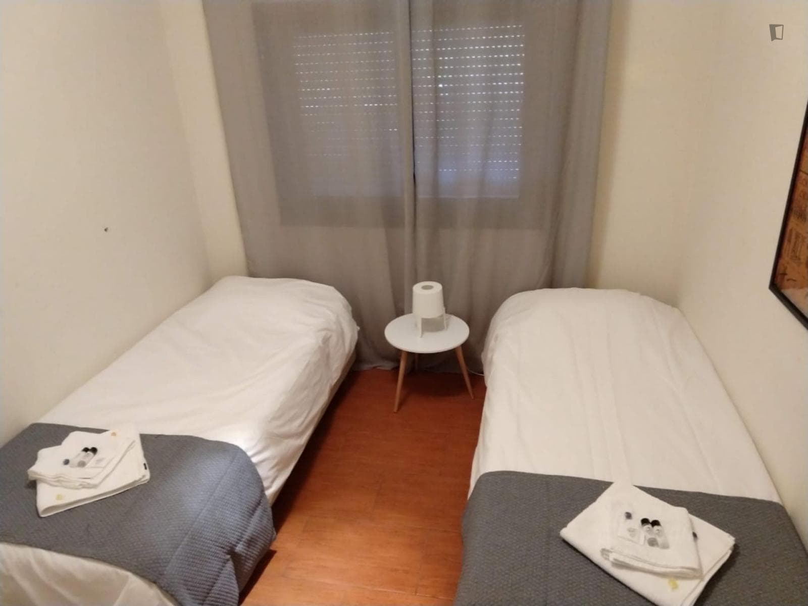 Comfortable bedroom with 2 single beds near Casa da Música photo 1