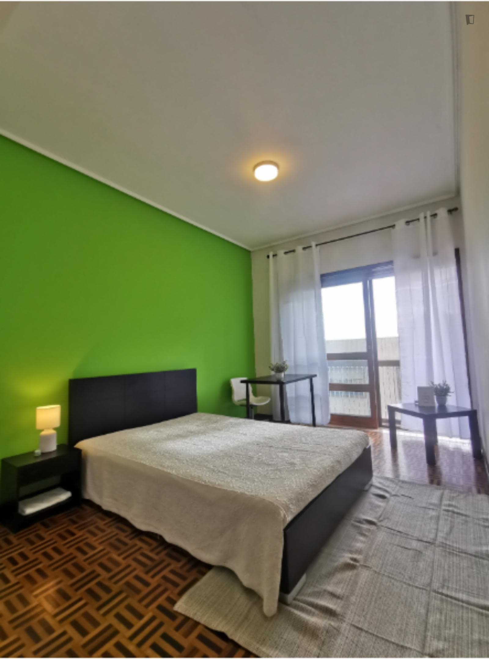 Captivating Double Bedroom with a Balcony close to Combatentes Metro photo 1