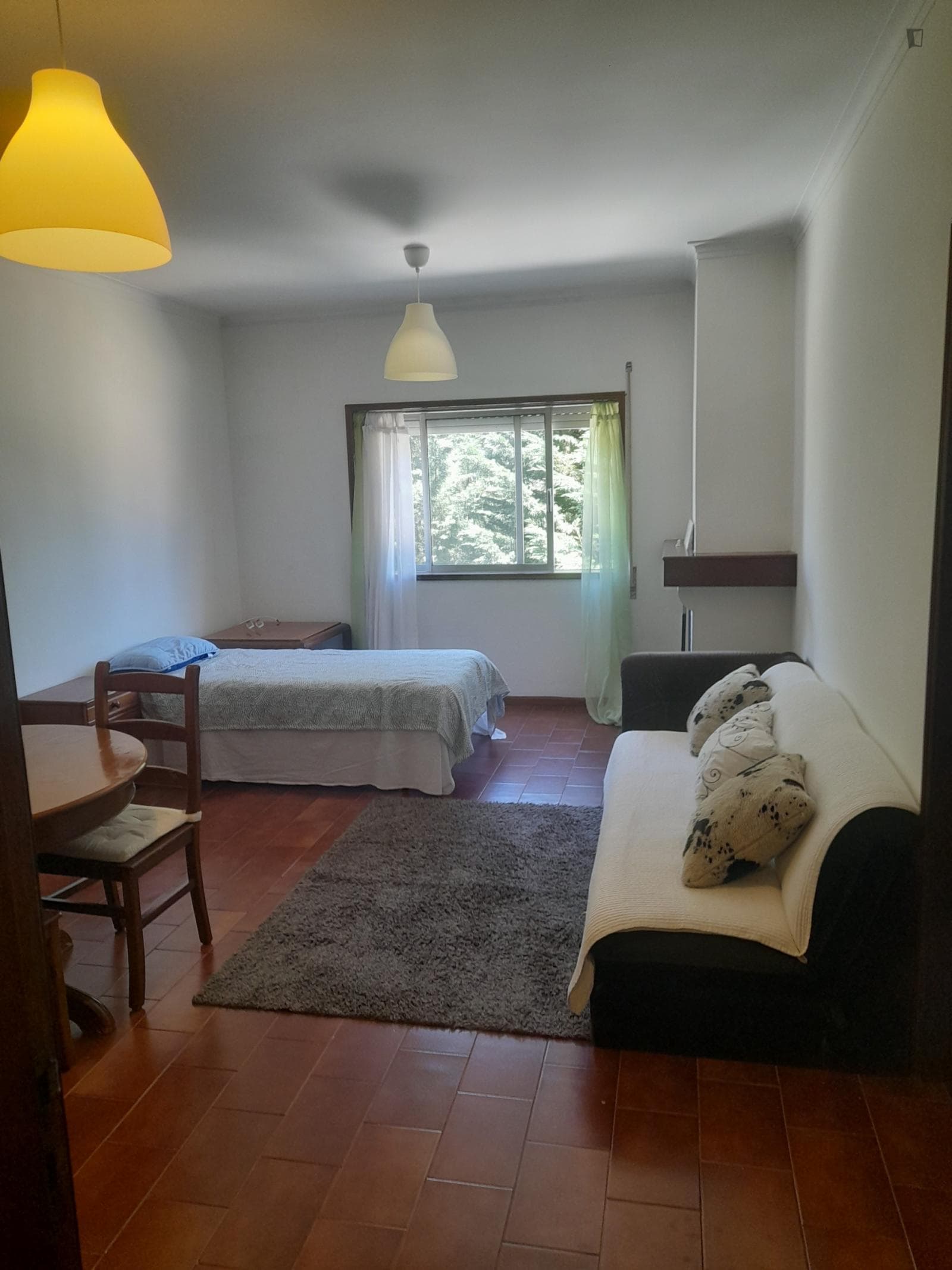 Double bedroom in 4-bedroom apartment photo 1