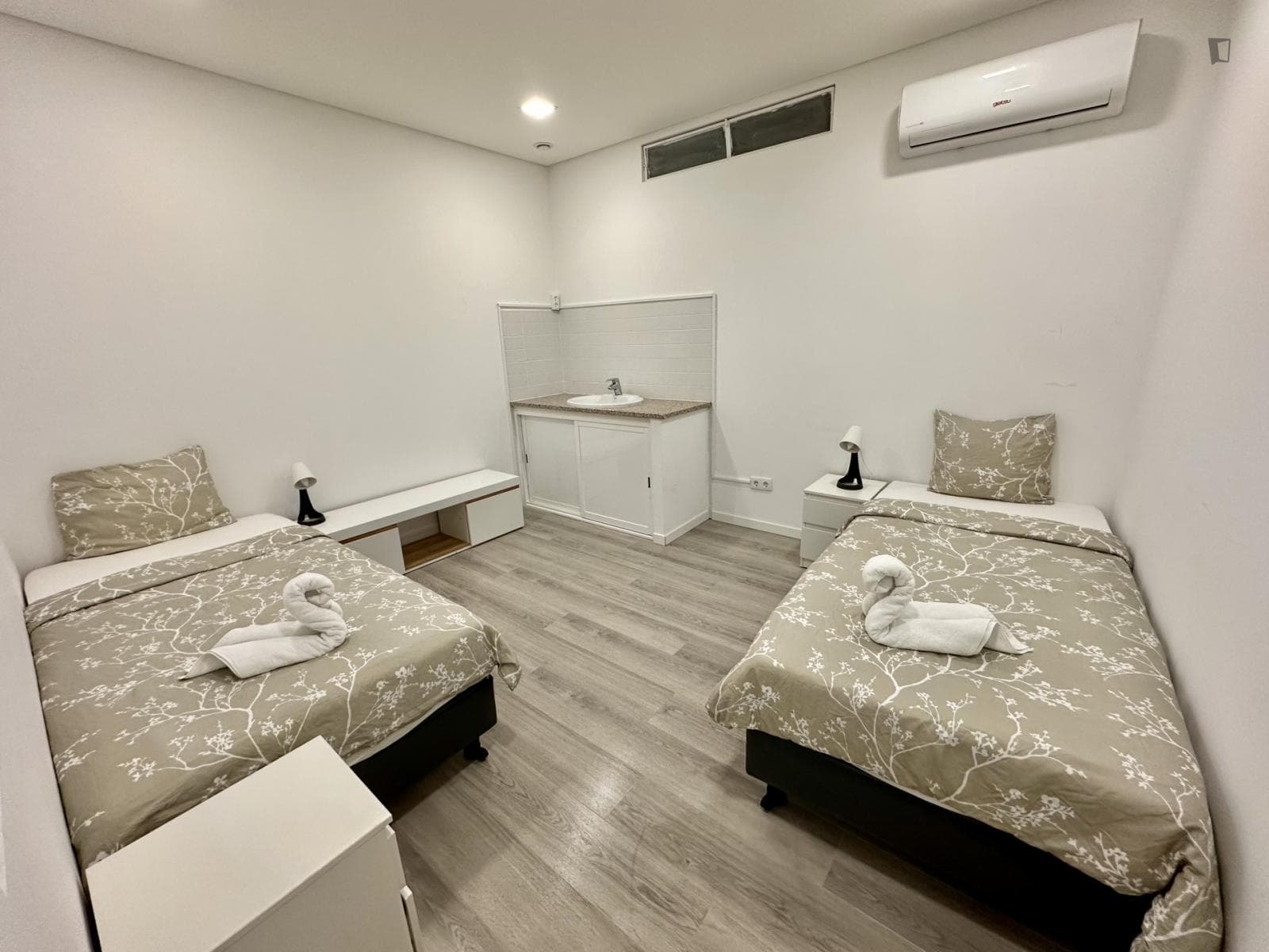 Nice twin bedroom in Oliveira do Douro area photo 1