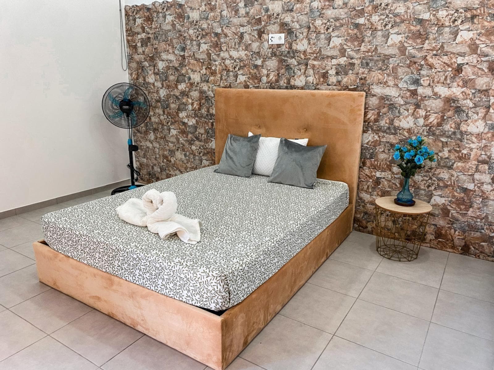 Elegant bedroom in Vila Nova de Gaia photo 1